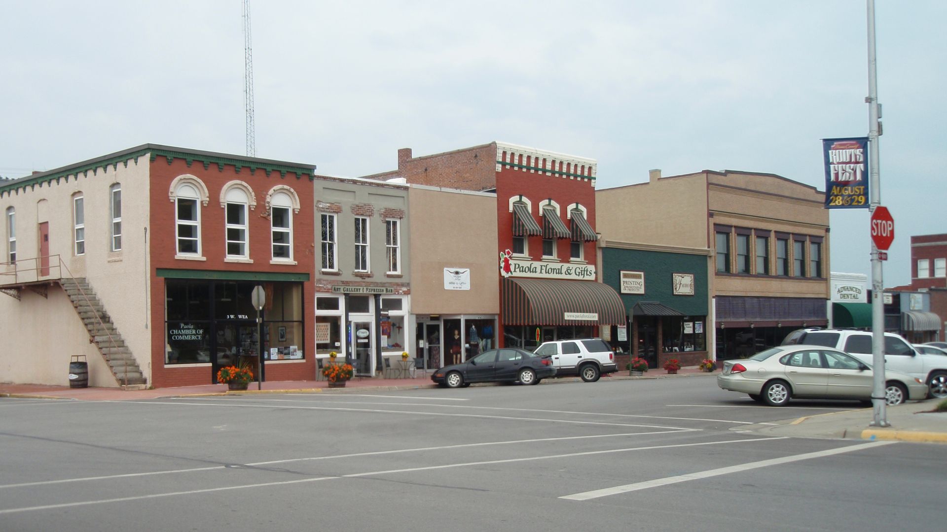 File:Downtown paola kansas 2009.jpg