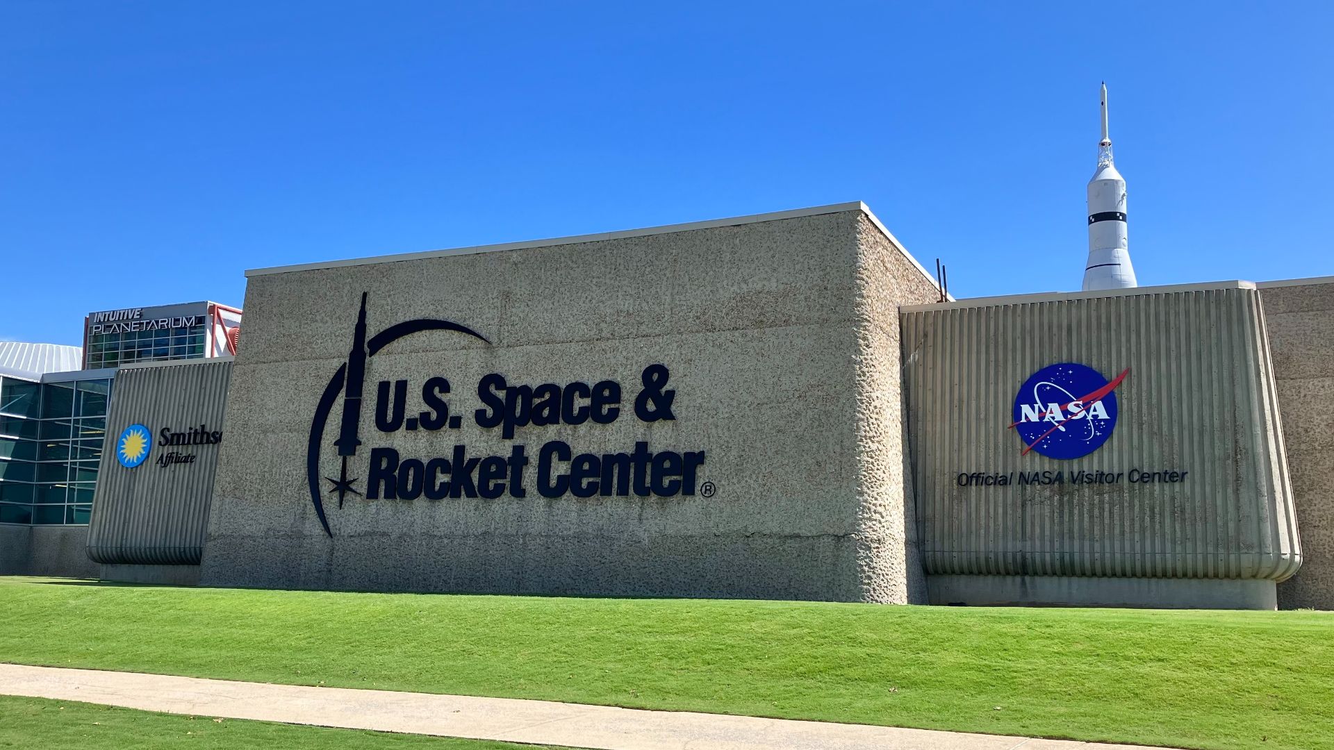 File:Front - U.S. Space & Rocket Center - Alabama - USA.jpg