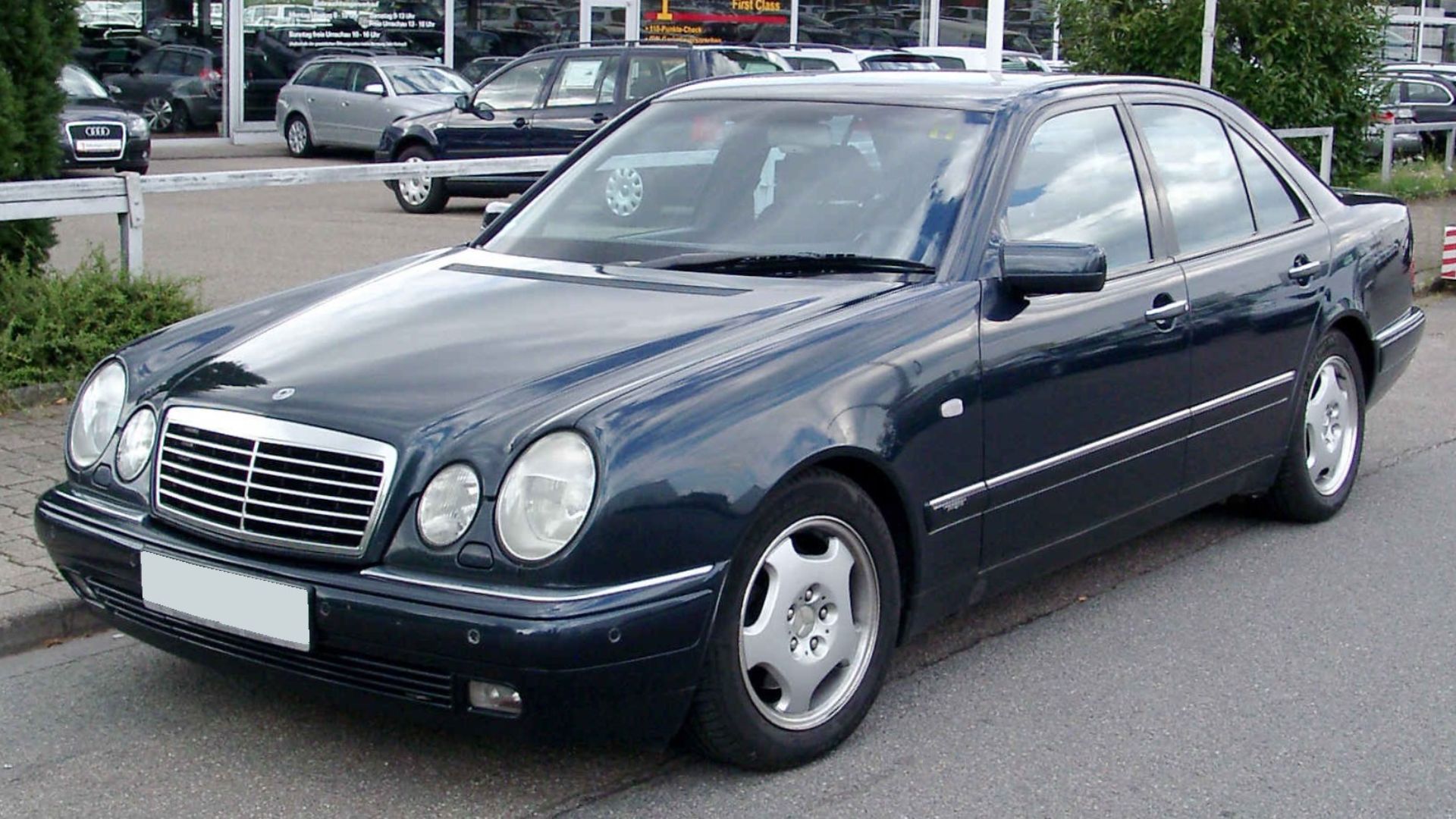 File:Mercedes-Benz W210 front 20080809.jpg
