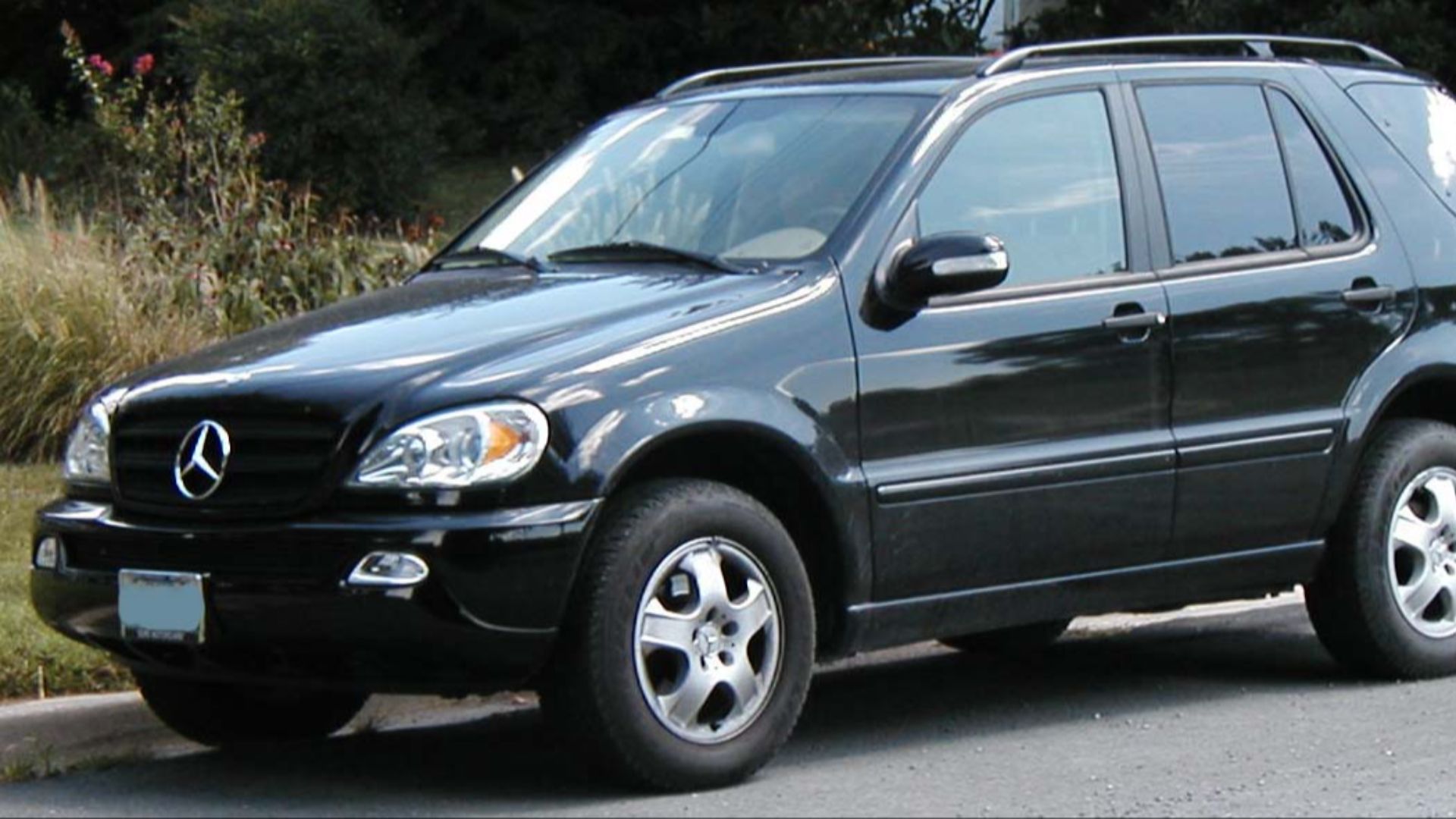 File:Mercedes-Benz-ML320.jpg
