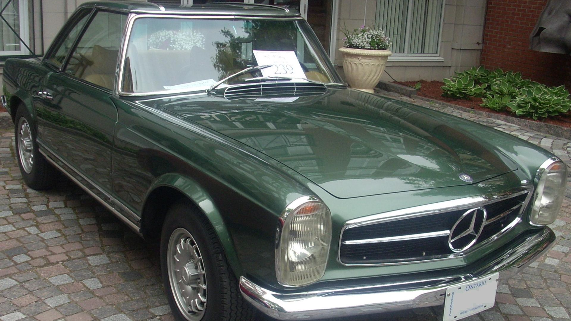 File:Mercedes-Benz W113 SL-Class (Byward Auto Classic).jpg