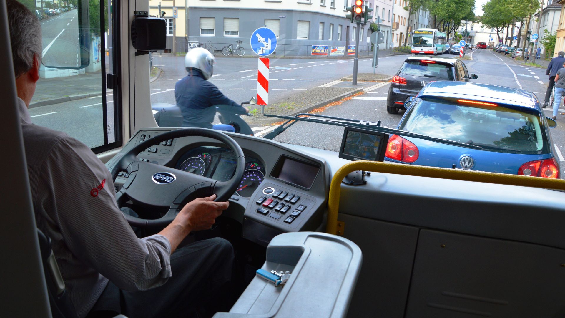File:2013 in Bonn. BYD ebus (electrical bus). Bus interior. Driver view . Spielvogel.JPG