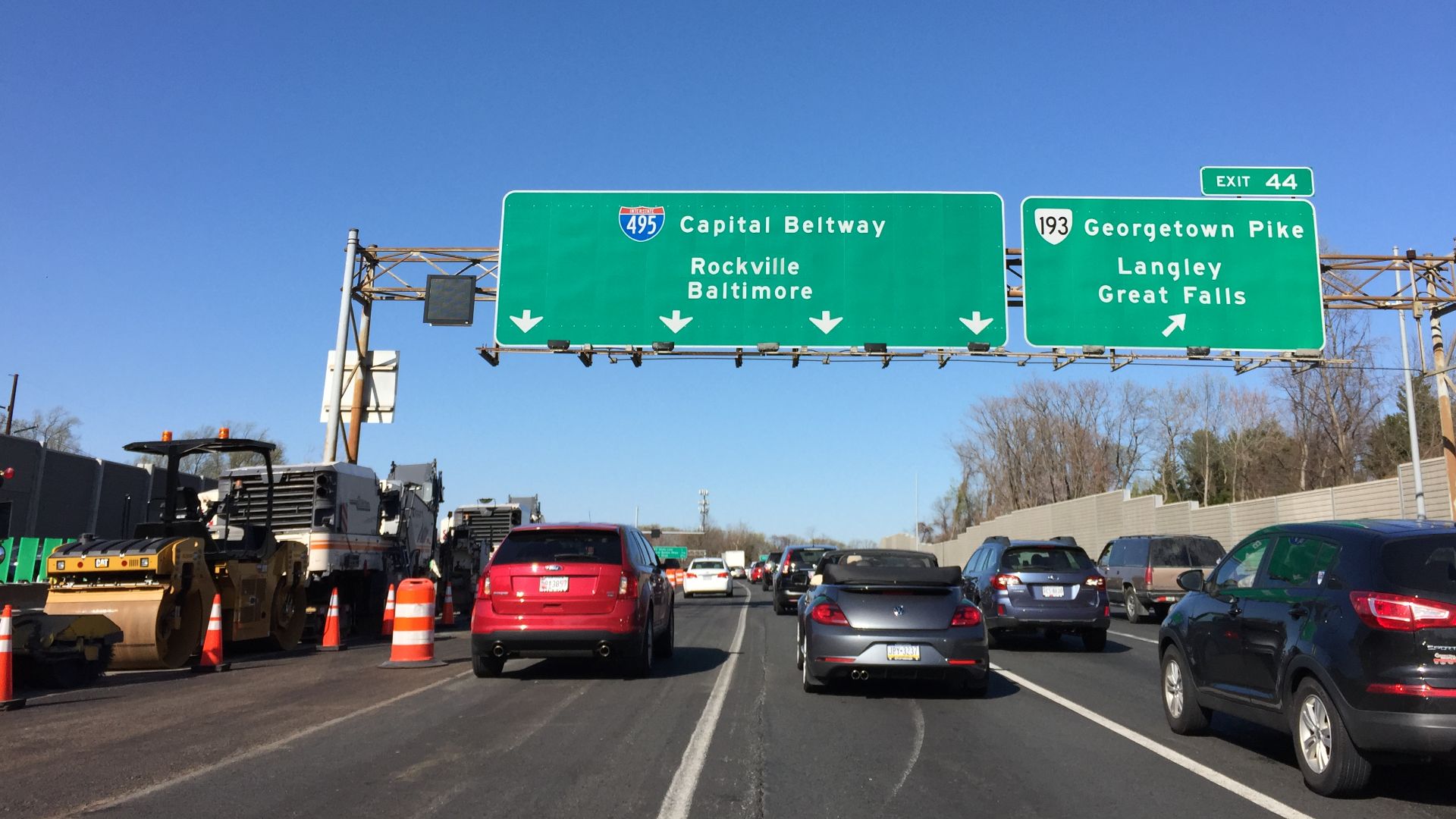 File:2015-04-11 16 45 08 View north along the inner loop of the Capital Beltway (Interstate 495) at Exit 44 (Virginia State Route 193-Georgetown Pike, Langley, Great Falls) in McLean, Fairfax County, Virginia.jpg