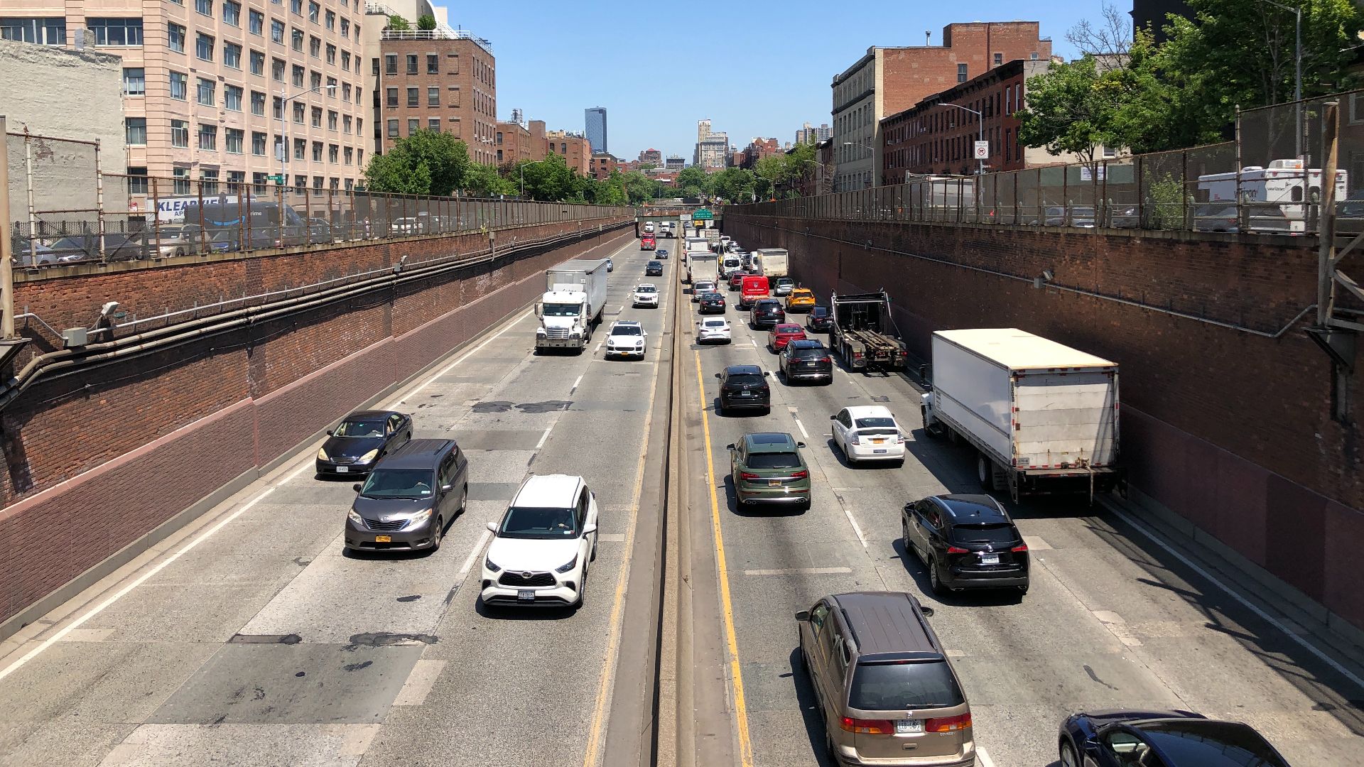 File:2024-05-22 12 33 13 View east along Interstate 278 (Brooklyn-Queens Expressway) from the overpass for Sackett Street in Brooklyn, New York City, New York.jpg