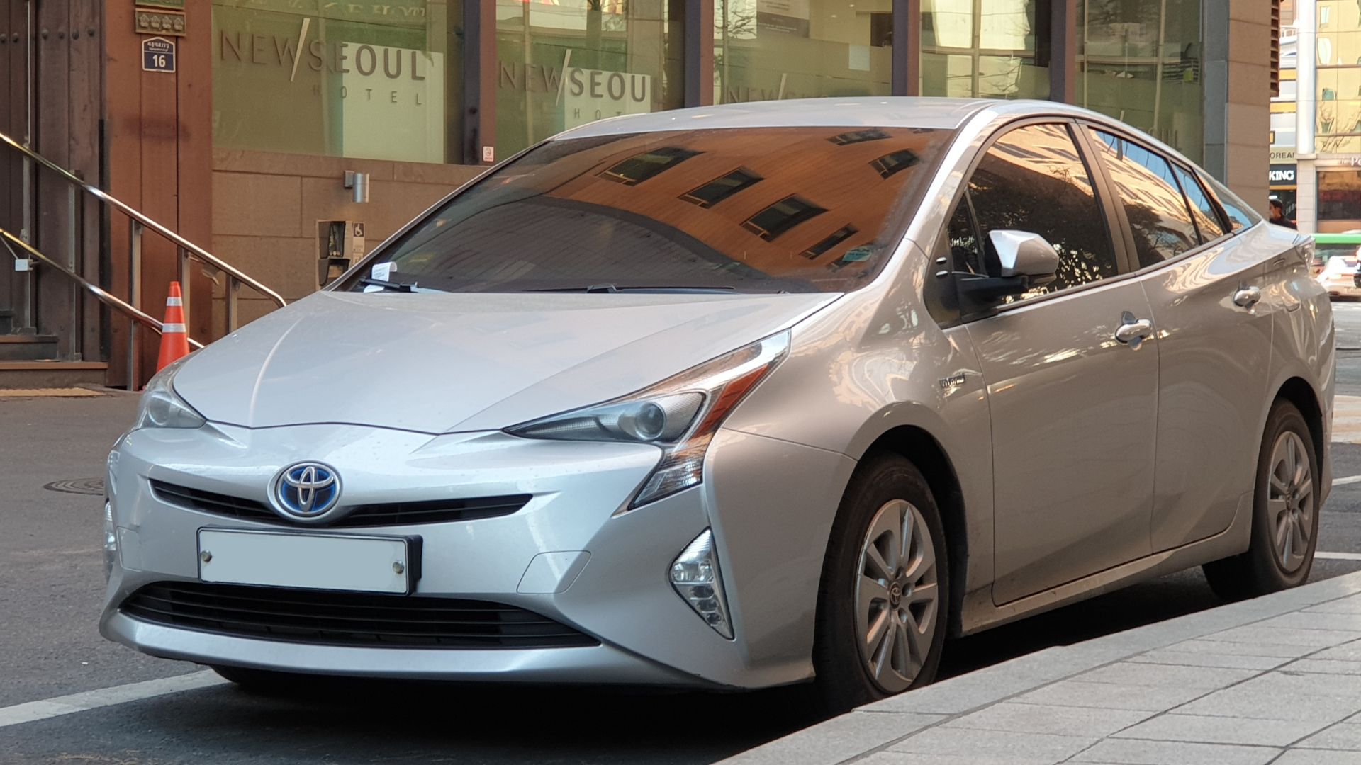 File:Toyota Prius XW50 Silver Metallic (2).jpg