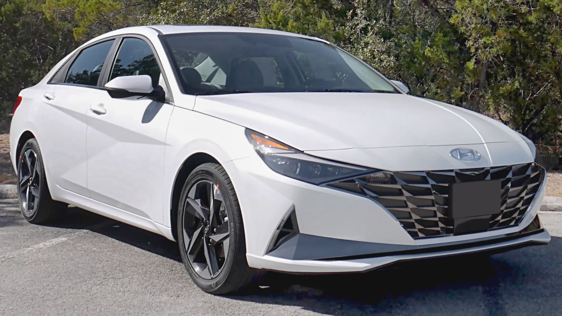 File:2021 Hyundai Elantra Limited (United States) front view.png