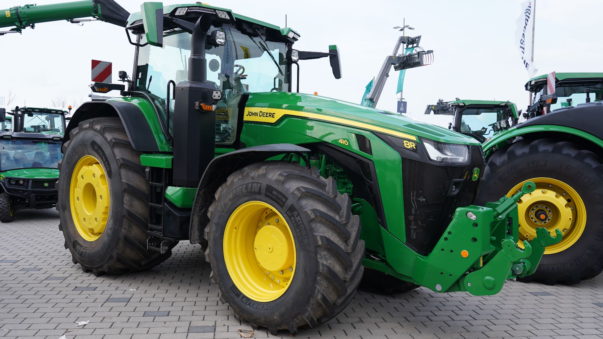 File:John Deere 8R 410 agra 2022 (DSC05574).jpg
