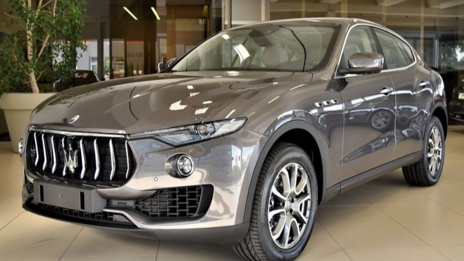File:2016 Maserati Levante 3.0 V6 Diesel 250.jpg