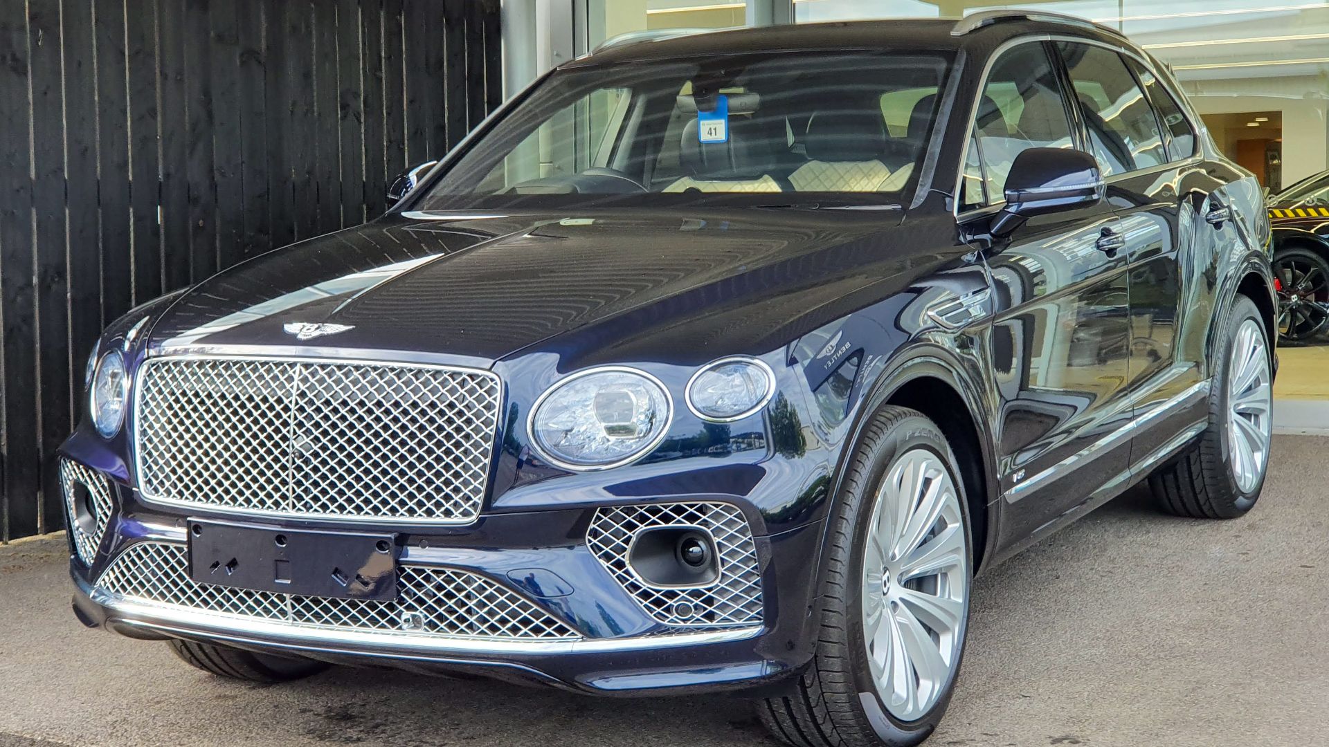 File:2020 Bentley Bentayga facelift.jpg