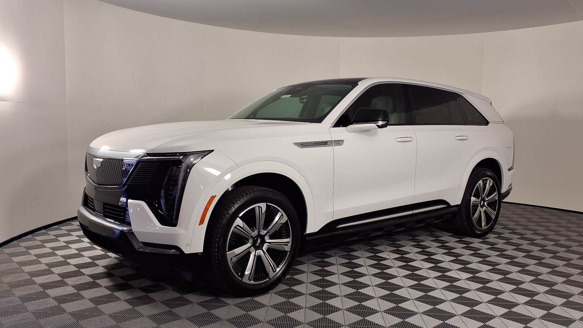 File:25 Cadillac Escalade IQ Luxury 1.jpg