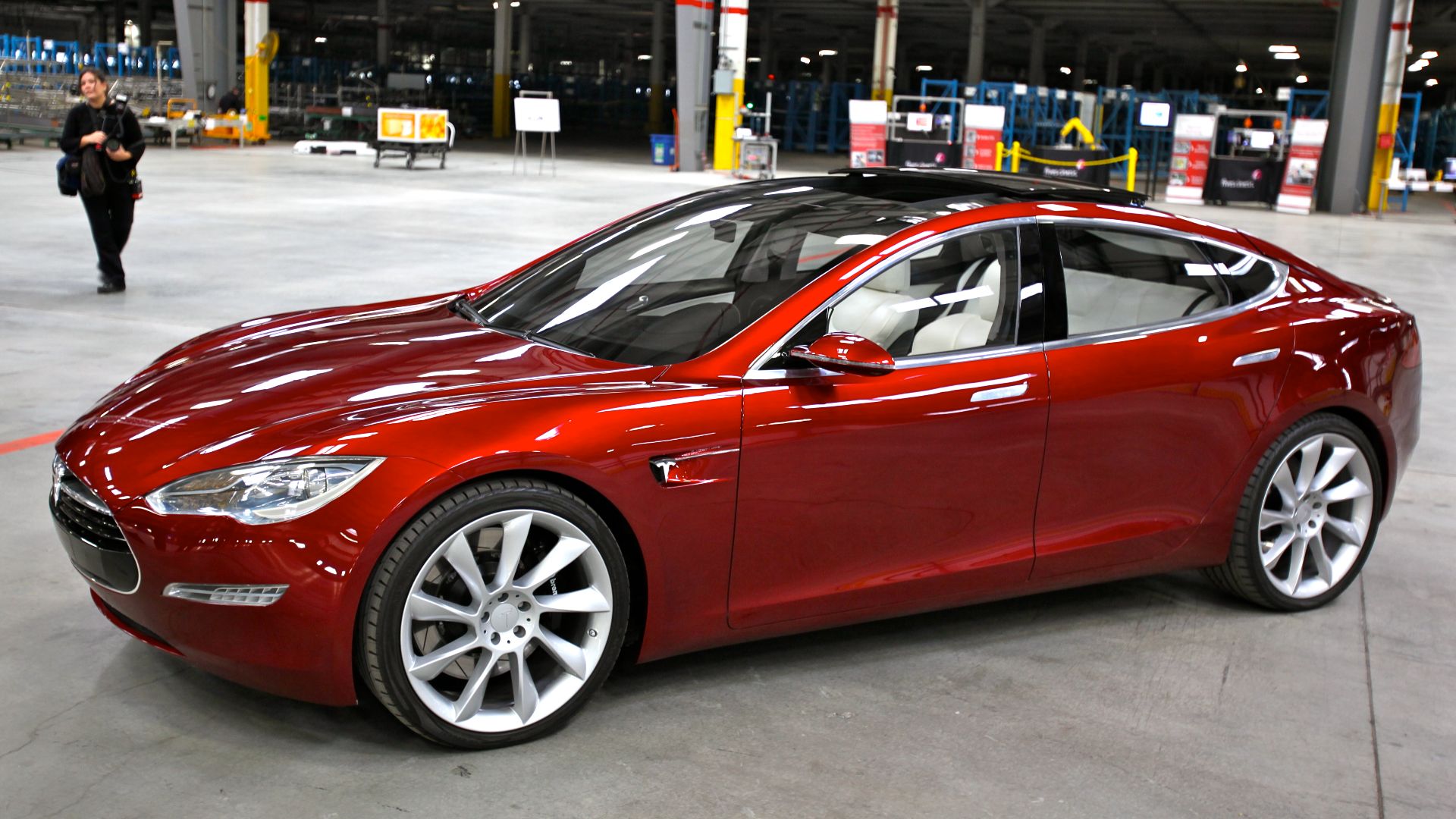 File:Tesla Model S Indoors.jpg