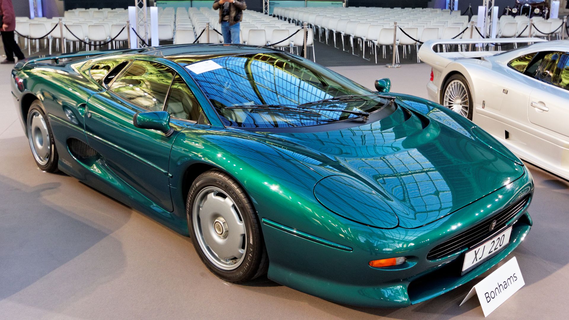 File:Paris - Bonhams 2016 - Jaguar XJ220 coupé - 1992 - 001.jpg