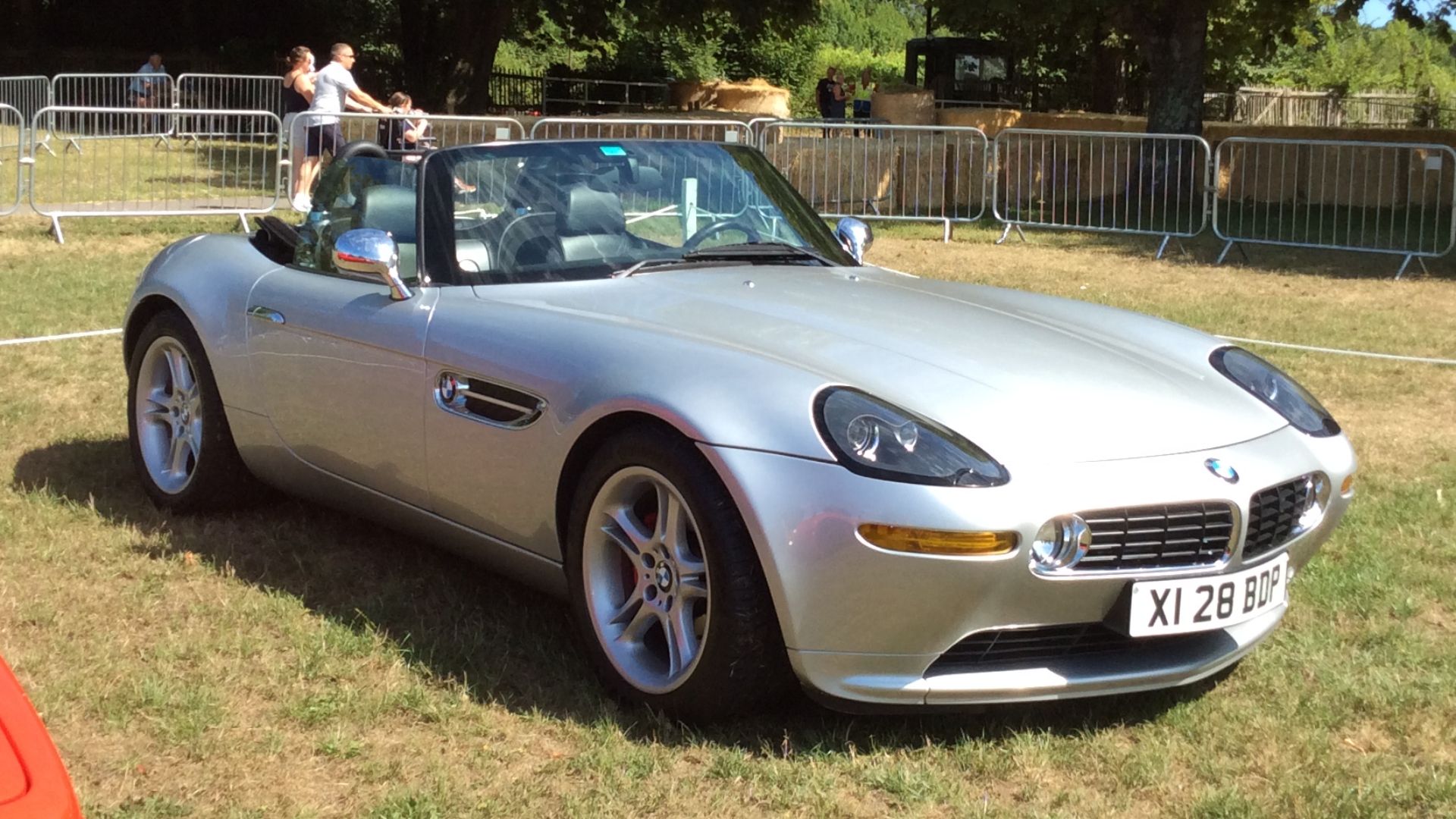 File:2000 BMW Z8 (X128 BDP).jpg