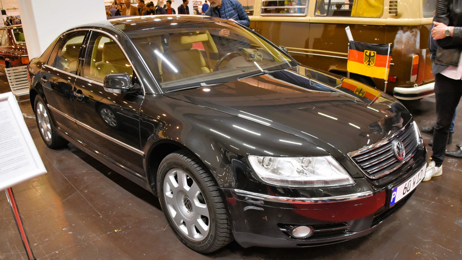 File:Volkswagen Phaeton W12 (2002) (52874881424).jpg