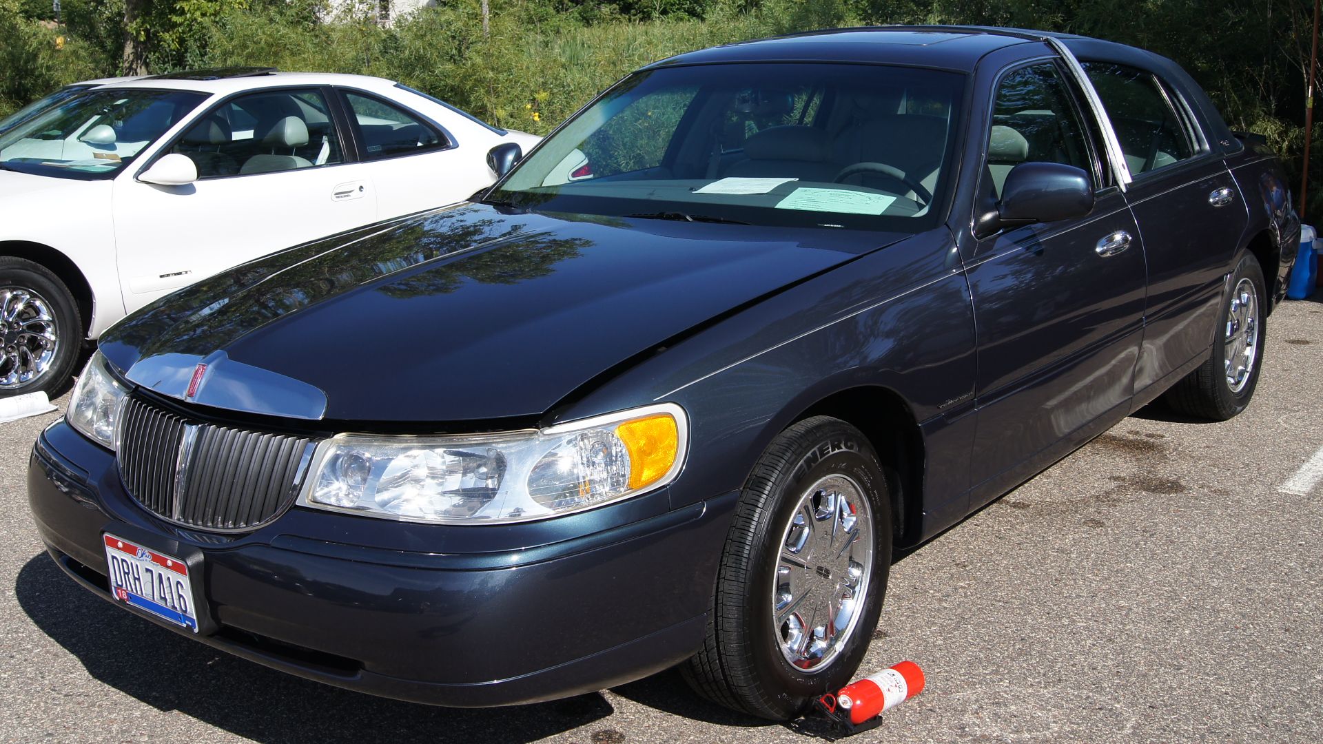 File:98 Lincoln Town Car (7811311272).jpg