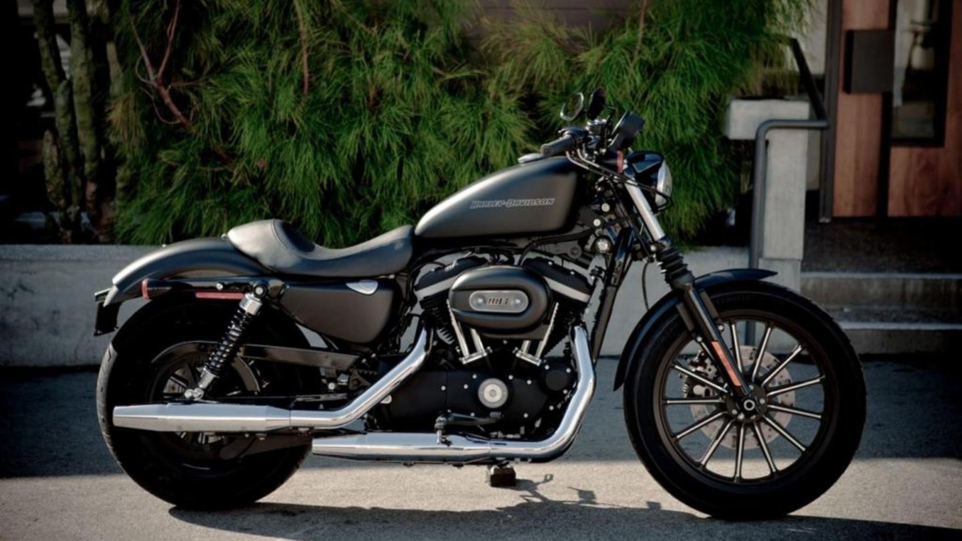 File:Harley-davidson-sportster-iron-883.jpg