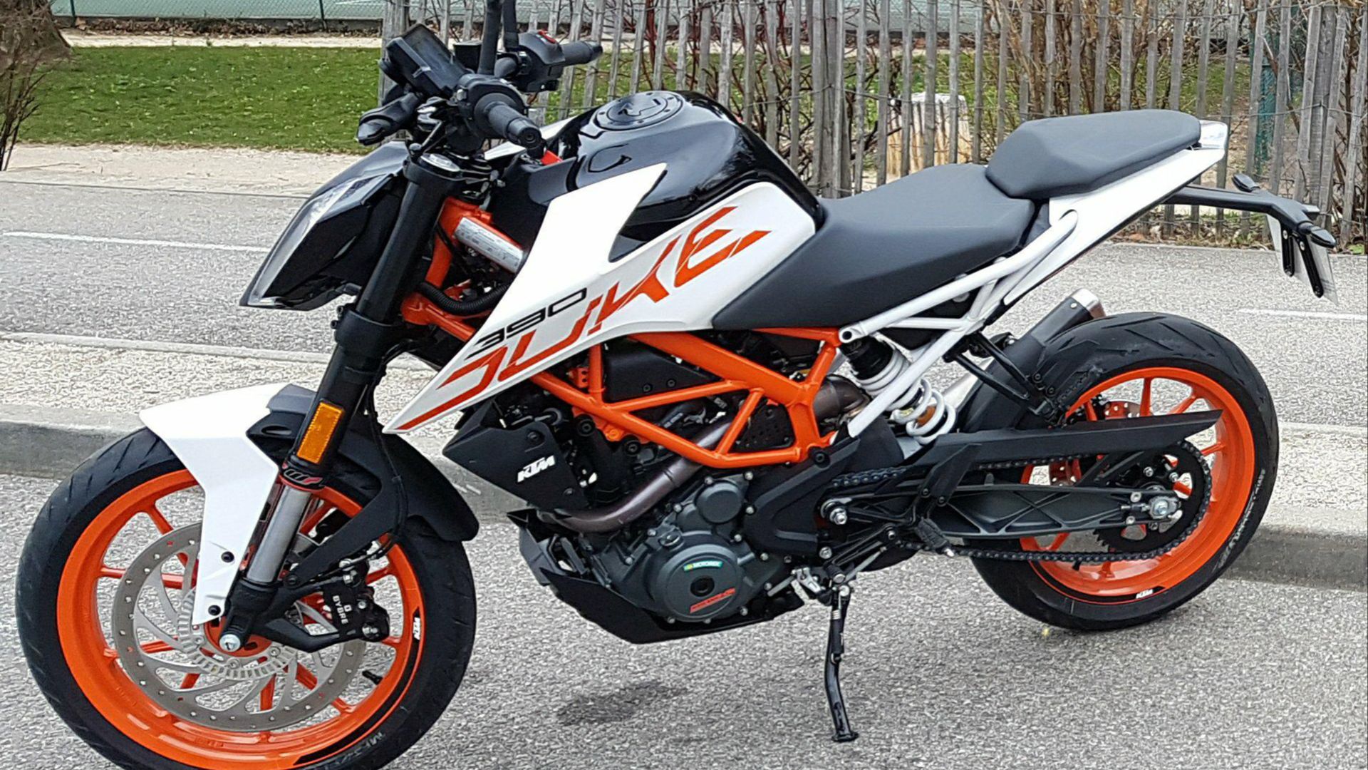 File:Ktm duke 390.jpg