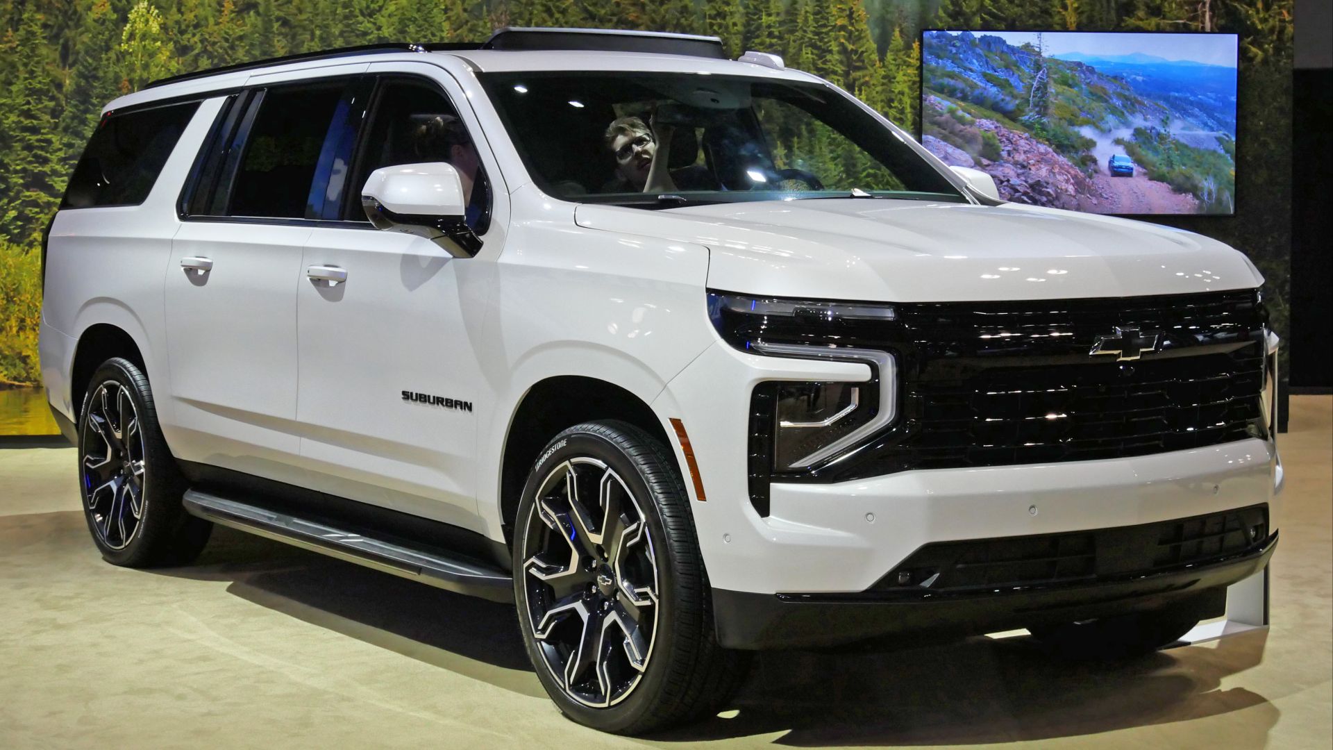 File:2025 Chevrolet Suburban RST, front NYIAS 2025.jpg