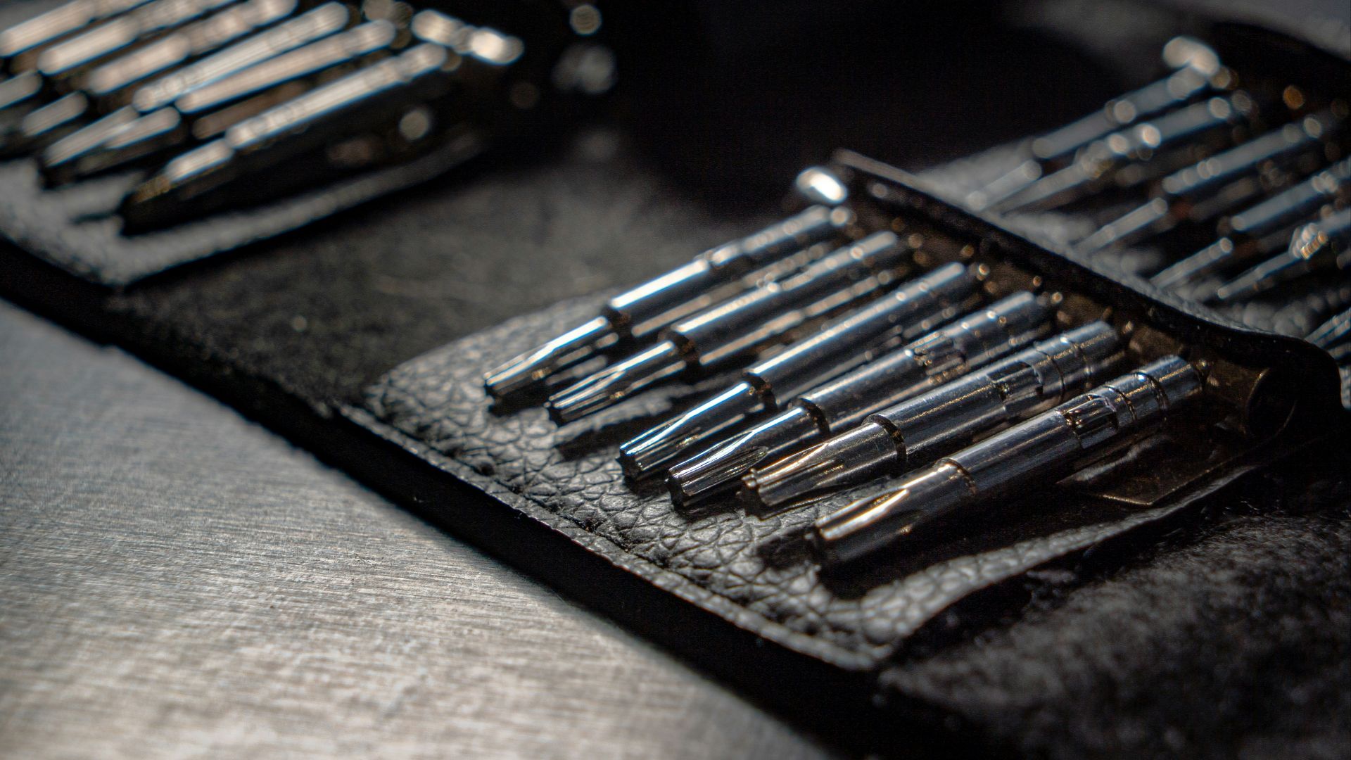 silver and gold screw driver