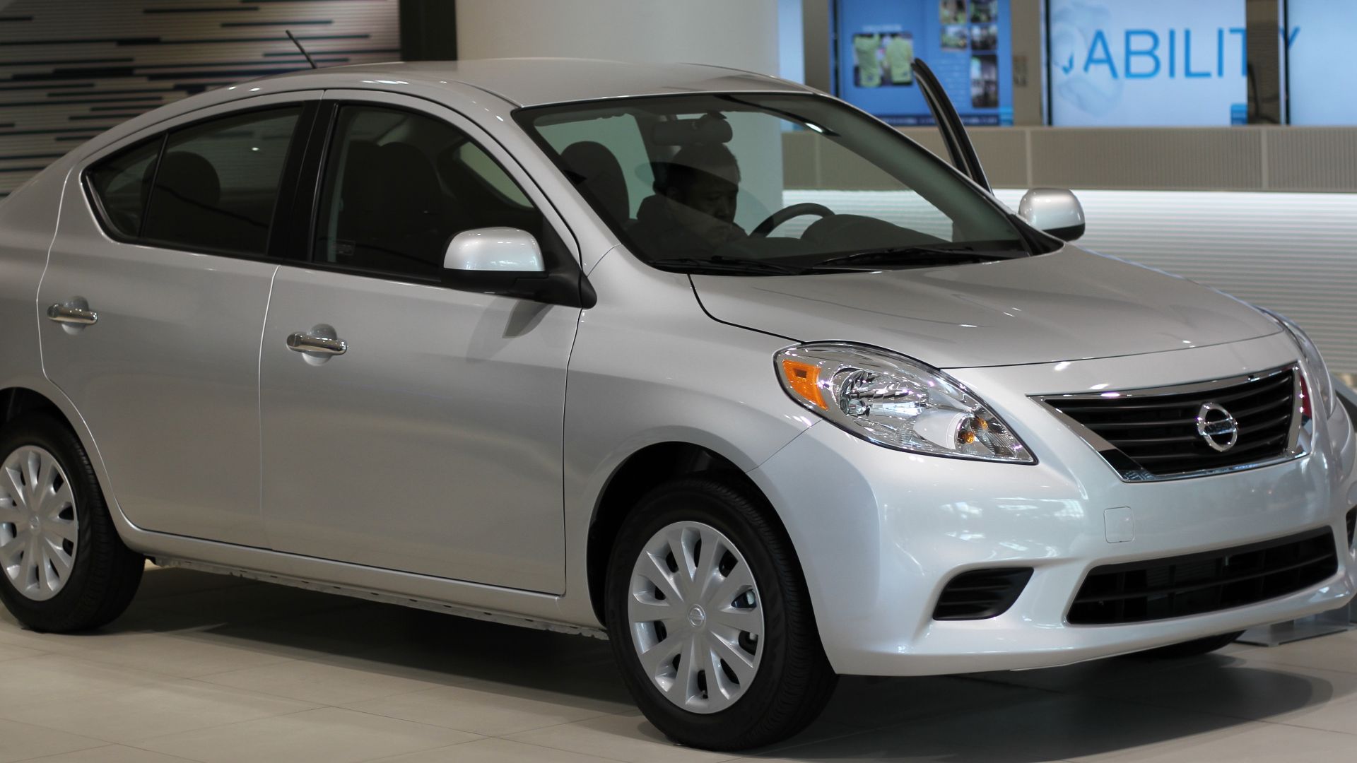 File:Nissan Versa Sedan N17 1.6SV.jpg