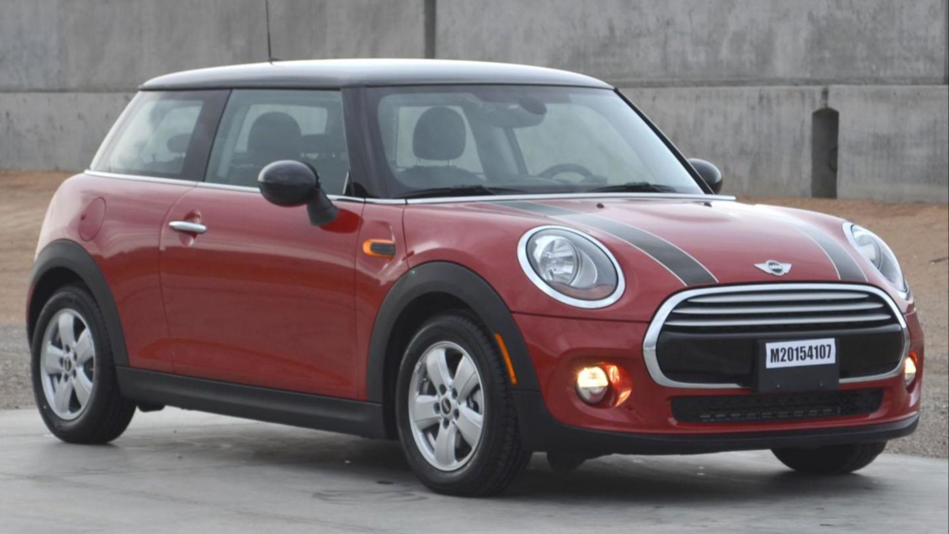 File:2015 MINI Cooper Hardtop 2 door -- NHTSA test 9062 - front.jpg