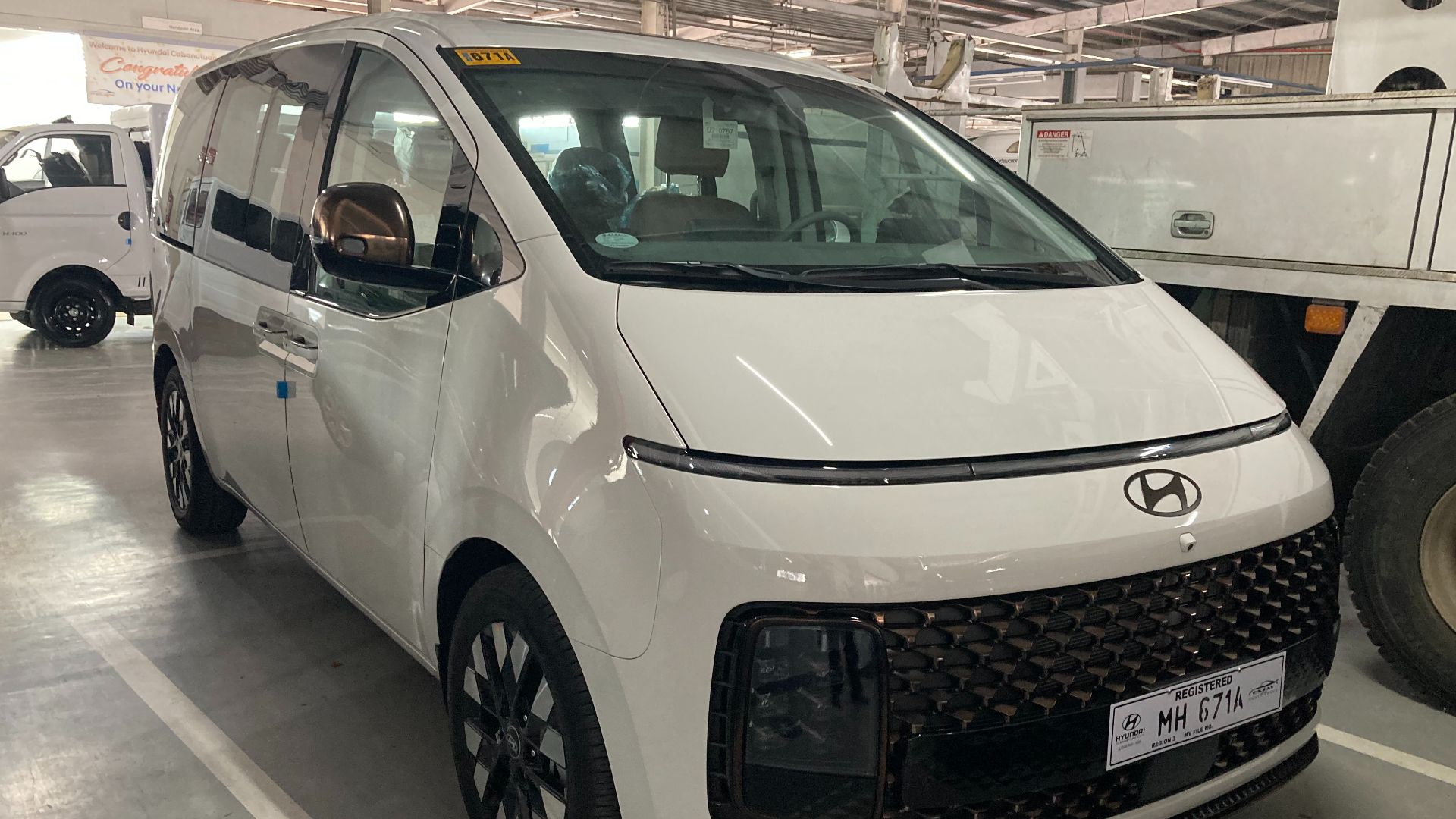 File:Hyundai Staria Premium 2025.jpg