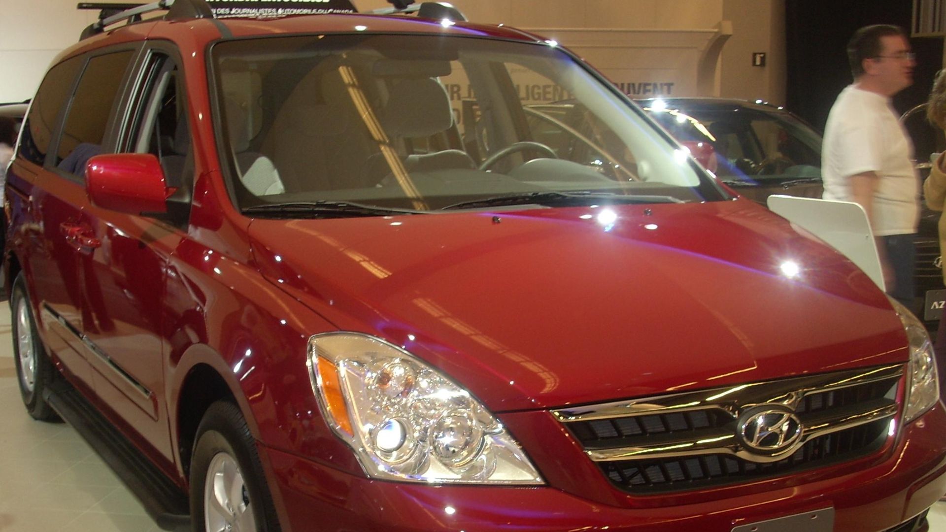 File:'08 Hyundai Entourage (Montreal).jpg