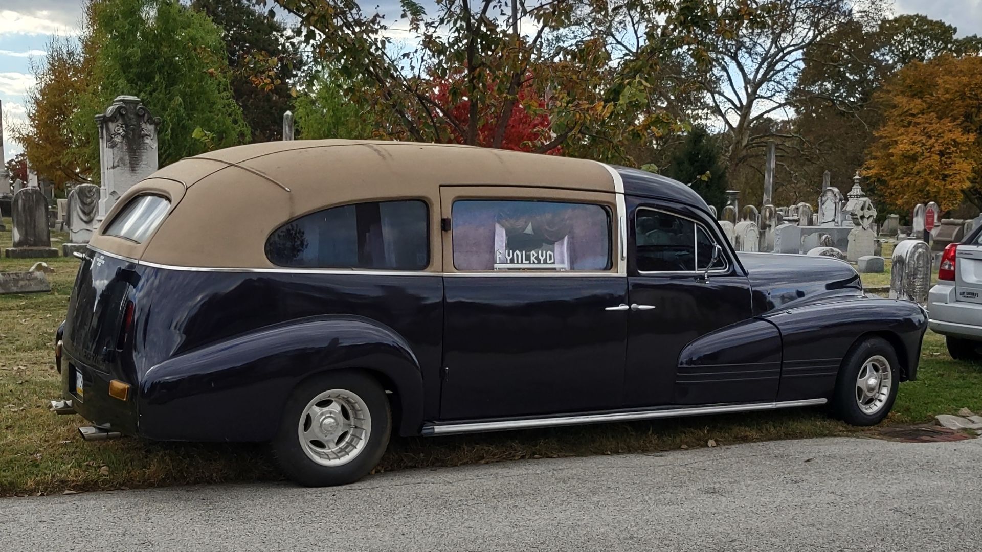 File:Old hearse at Laurel Hill 2025 jeh.jpg