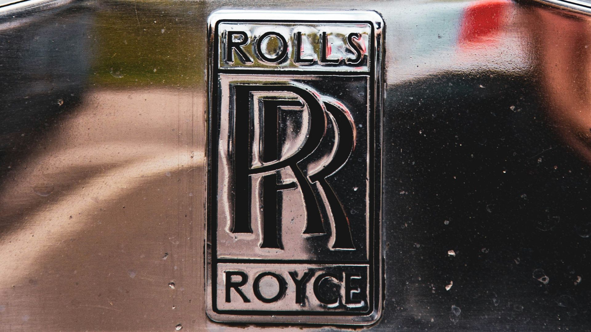 shallow focus photo of Rolls Royce emblem