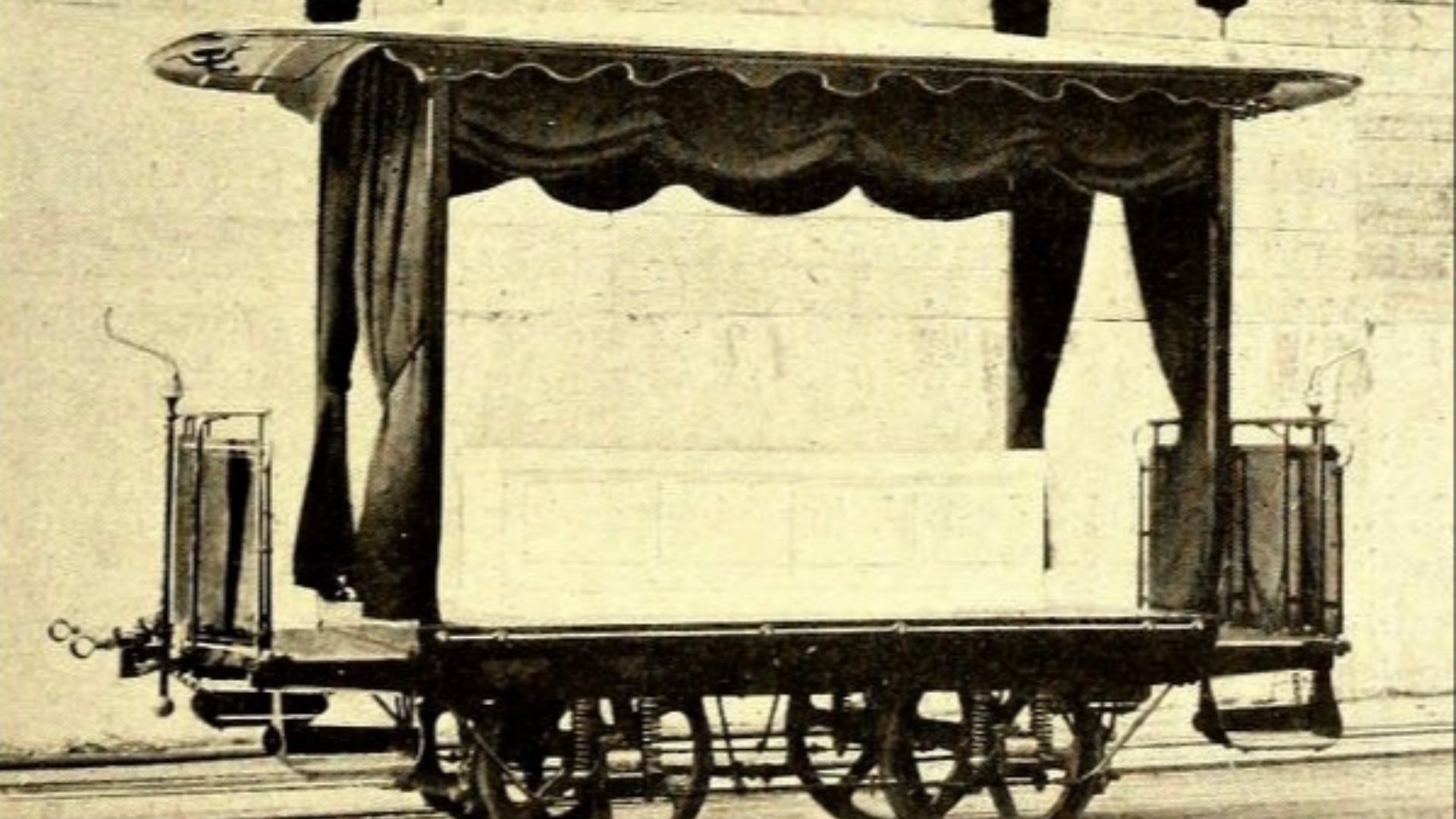 File:Tranvia Merida Yucatan Hearse 1899 Class 1.jpg