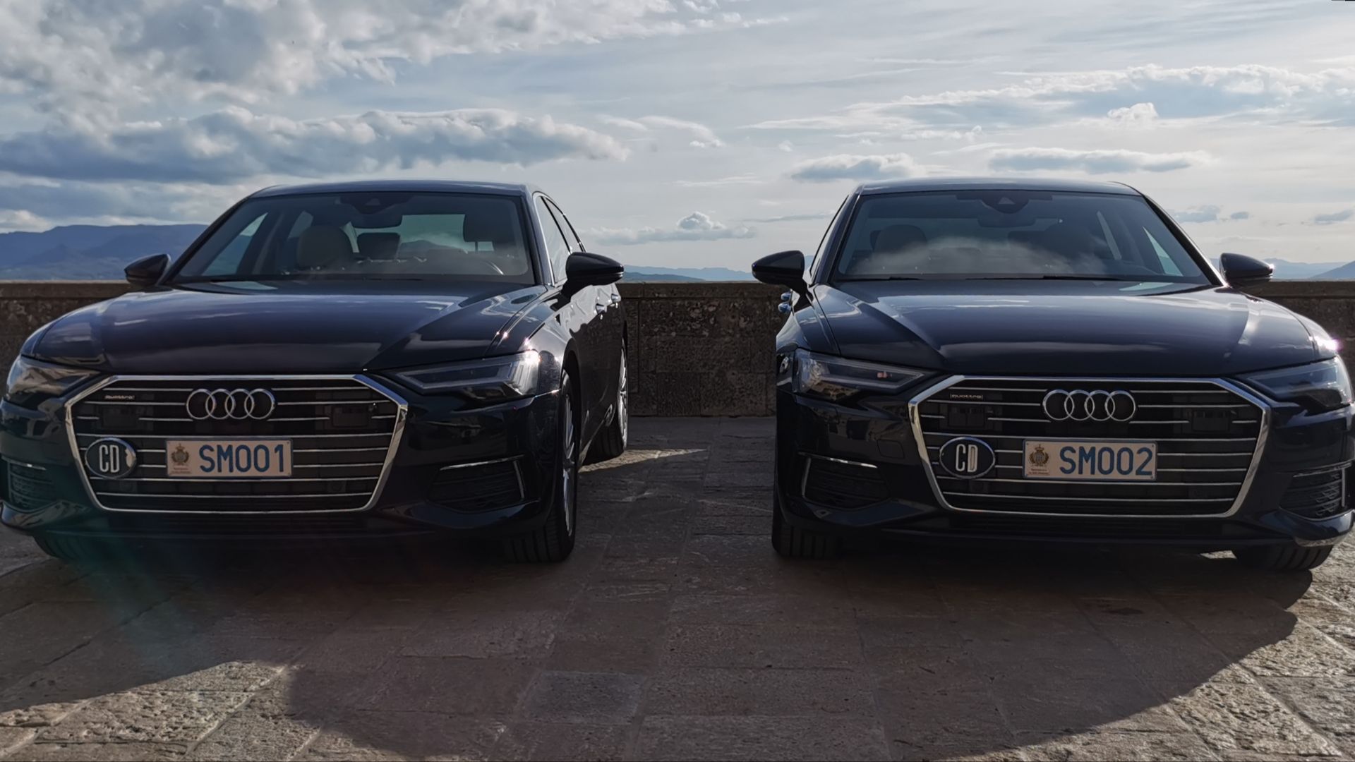 File:RSM — Città di San Marino — Piazza della Libertà (Staatskarossen Audi SM001, SM002) — Mattes 2024-05-06.jpg