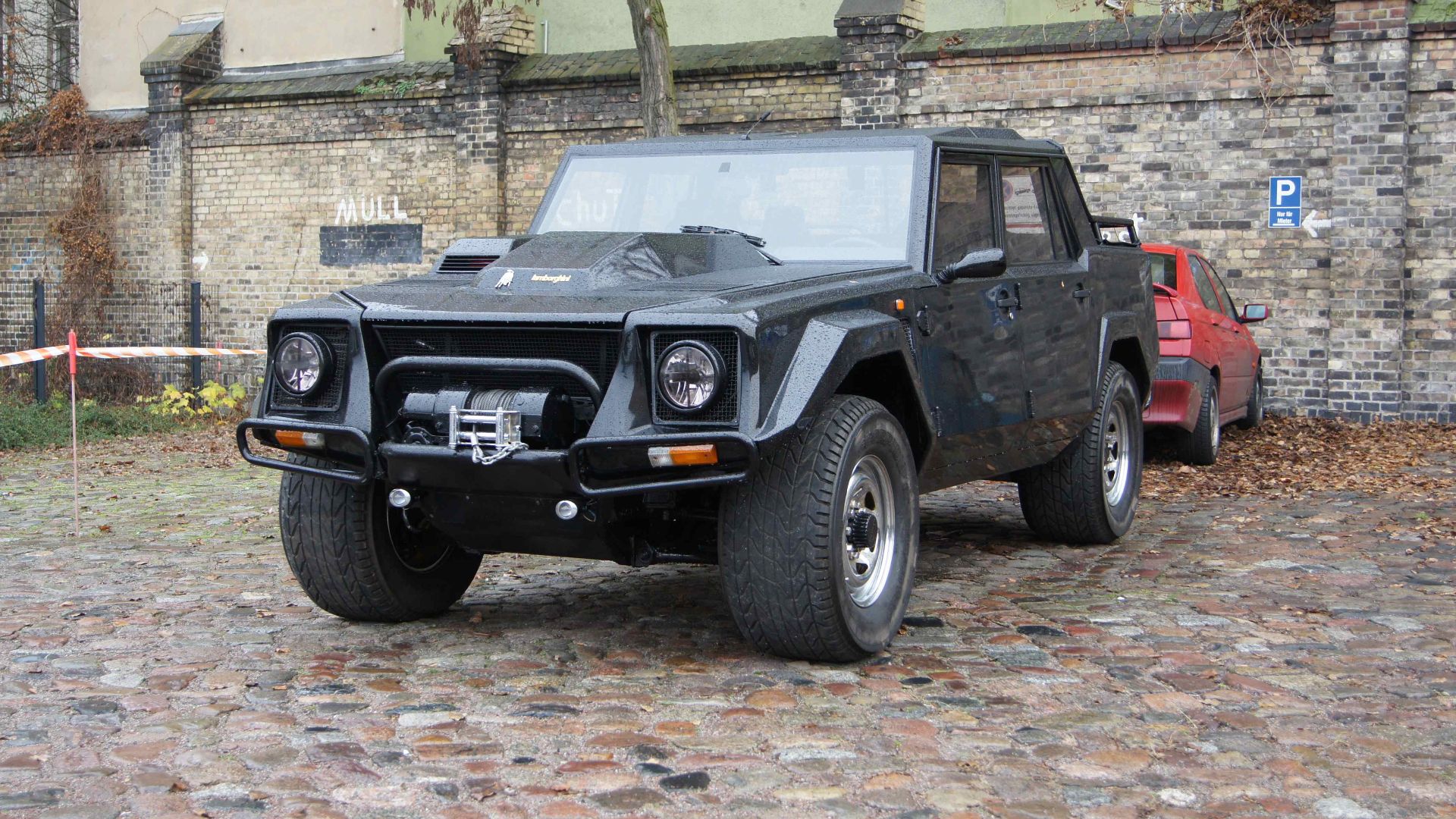 File:Lamborghini LM002 at Meilenwerk.JPG