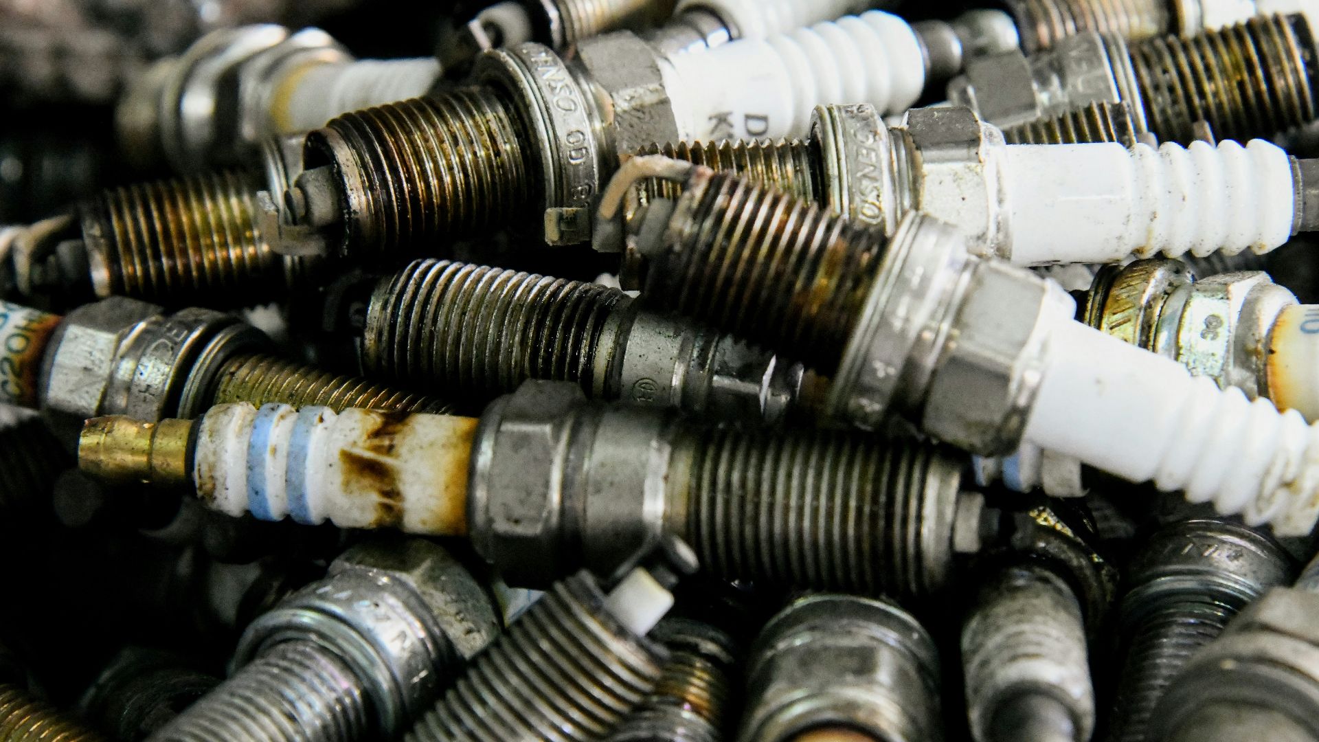 a pile of different types of screws on top of each other