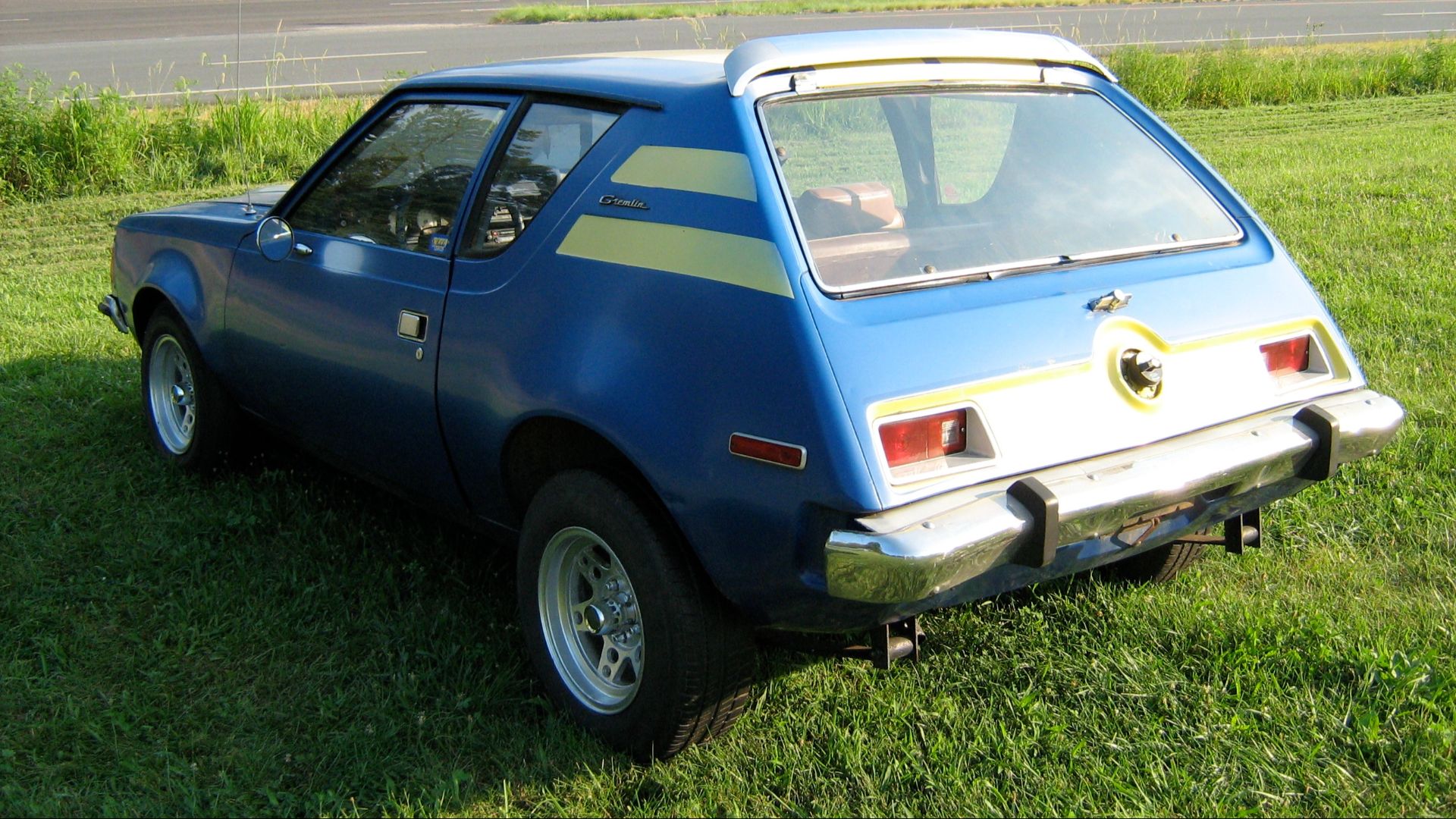 File:Customized AMC Gremlin hand-painted blue-yellow in Virginia R.jpg