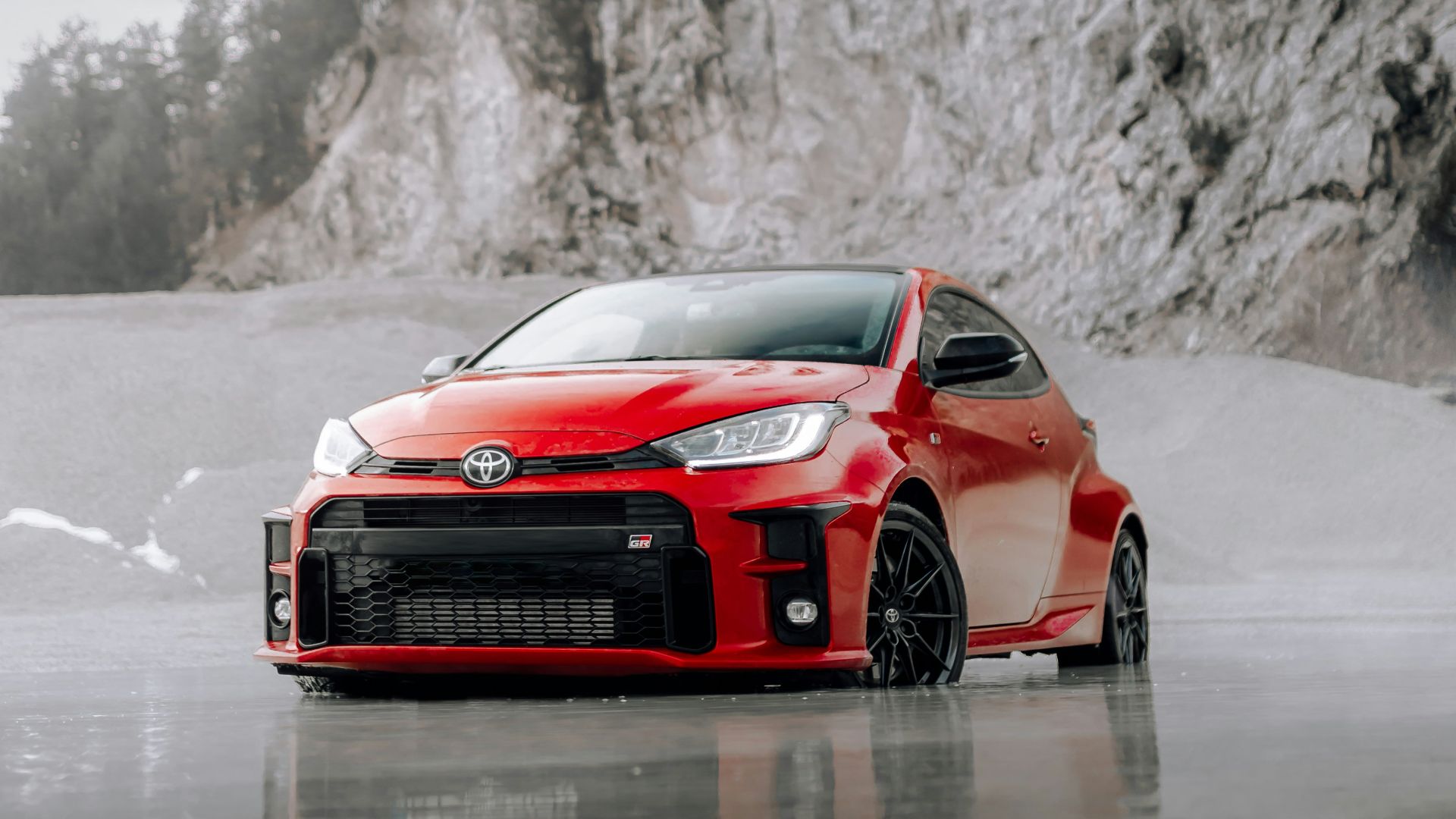 red audi r 8 on water