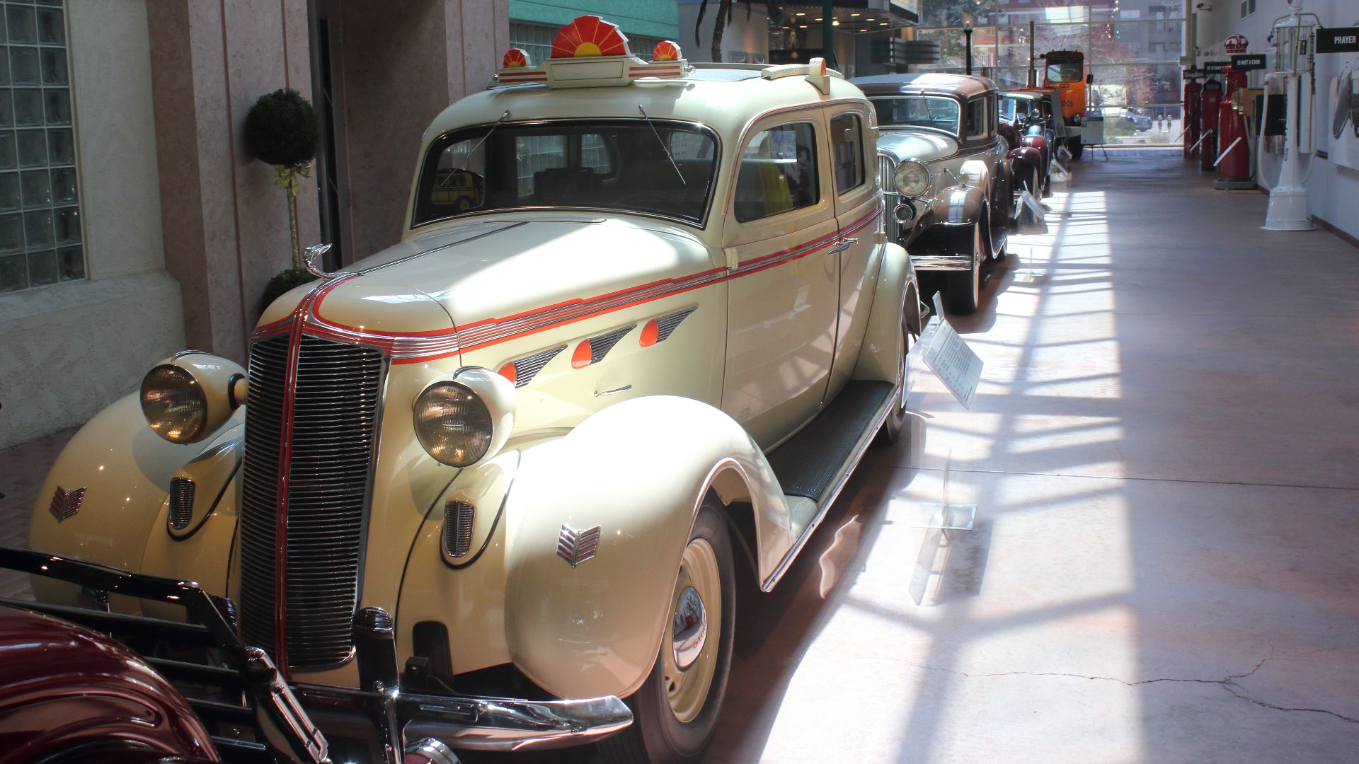 File:Vehicles of the National Automobile Museum in Reno, NV, 2019.jpg