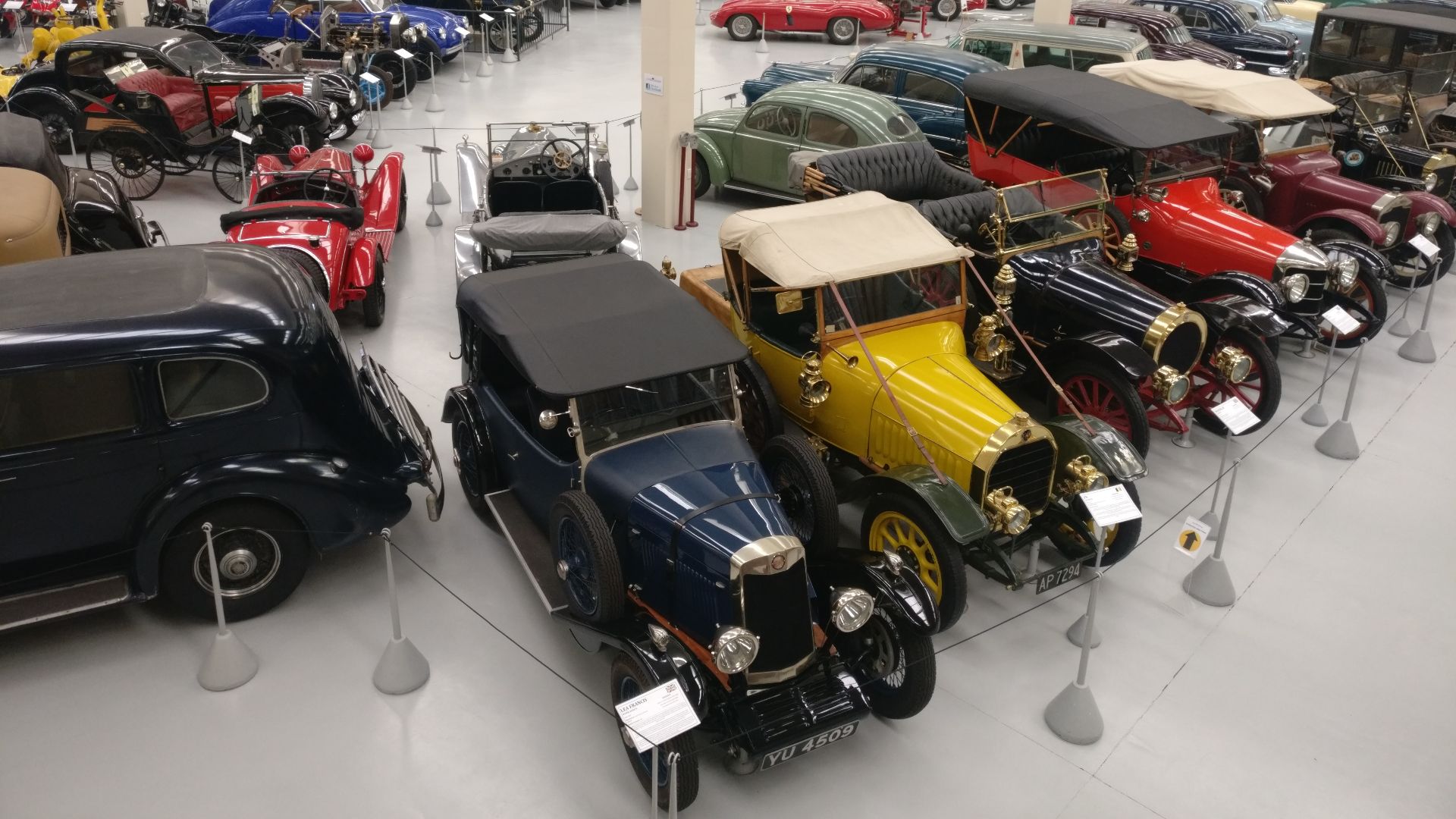 File:Southward Car Museum main hall 2021 01.jpg