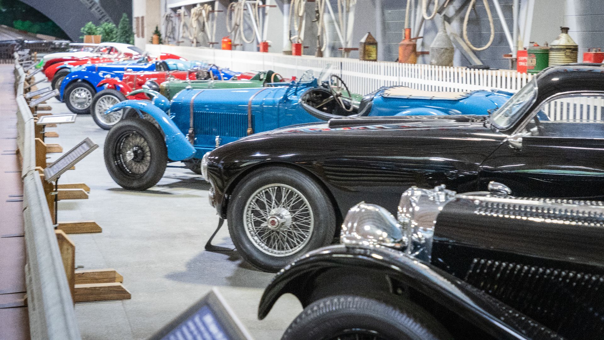 File:Automobiles in the Simeone Foundation Automotive Museum.png