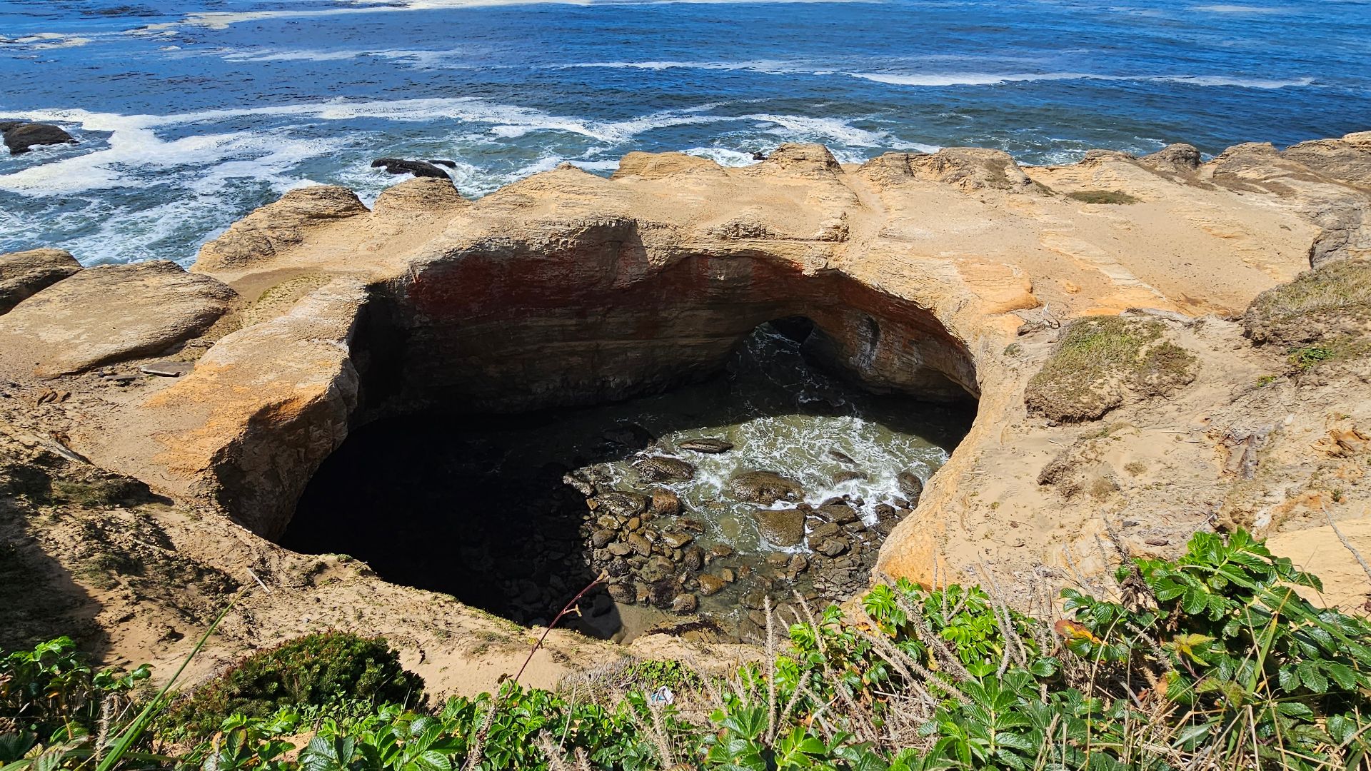 File:Devils Punchbowl State Natural Area.jpg