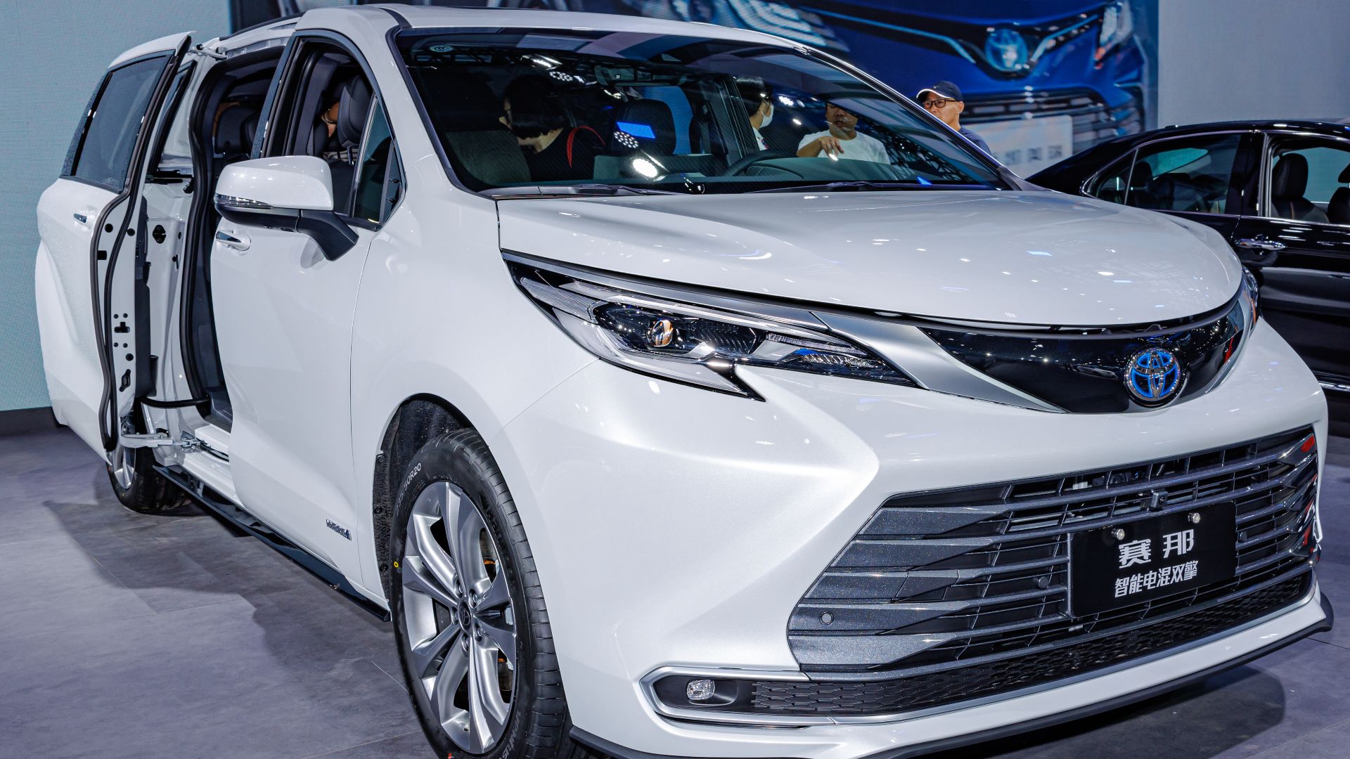 File:TOYOTA SIENNA (XL40) China (23).jpg