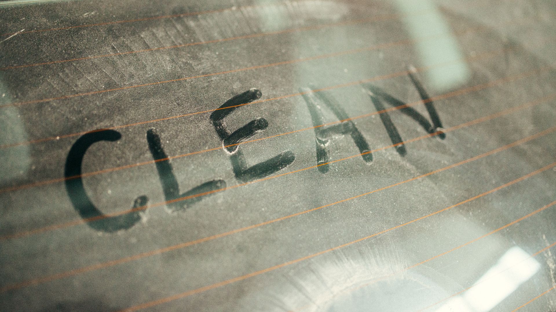 File:Dirty back car window - 49757773438.jpg