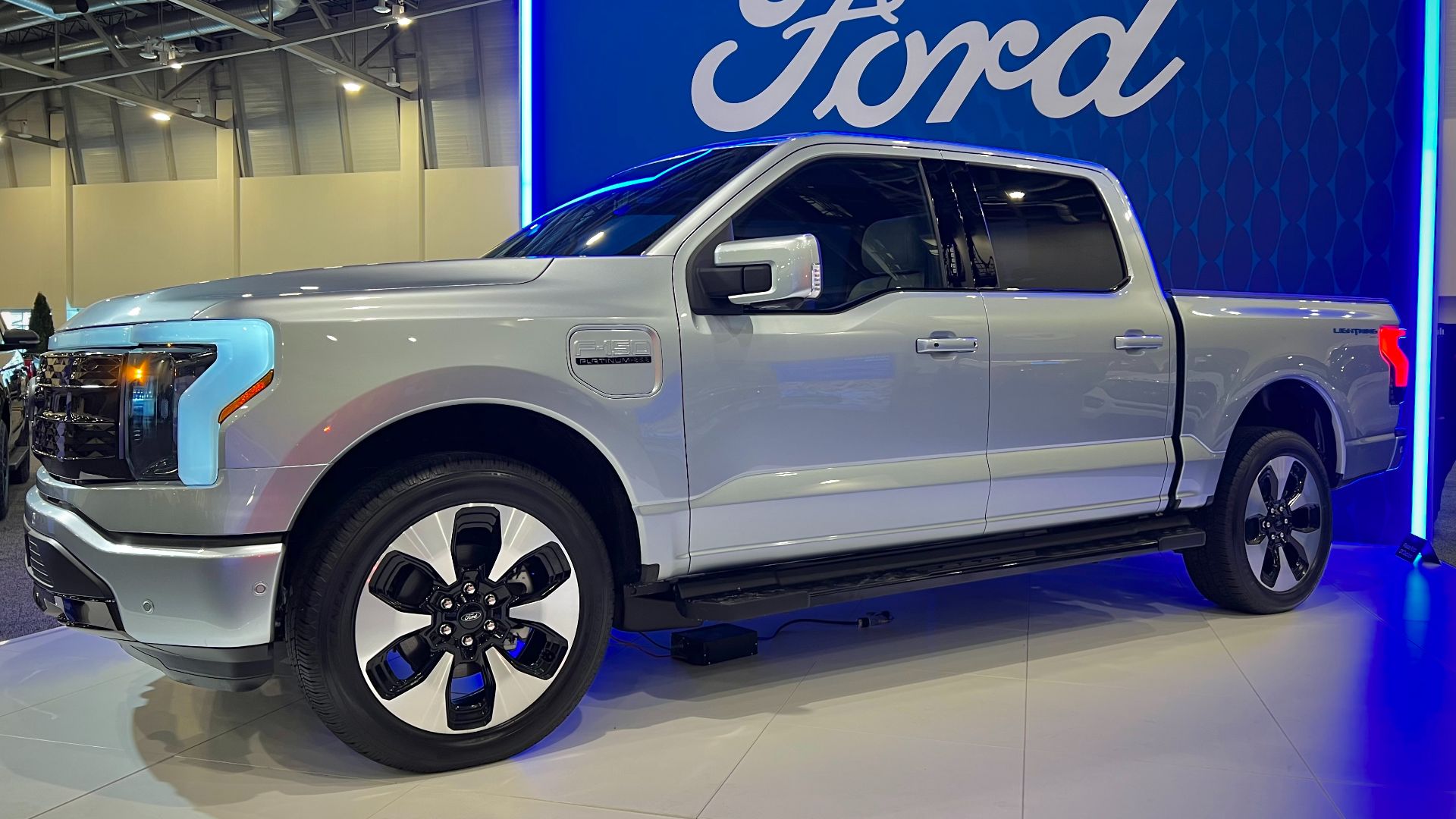 File:2023 Ford F-150 Lightning.jpg