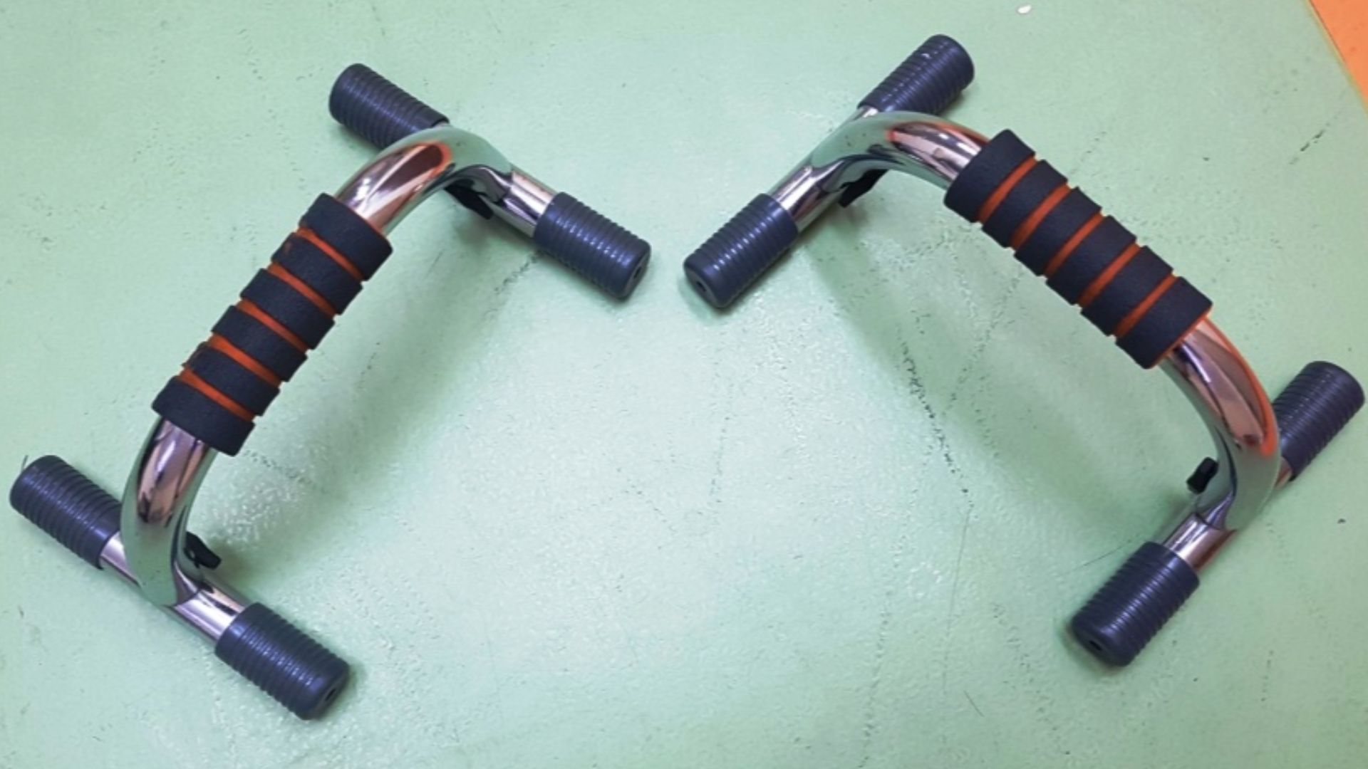 File:Uchwyty do pompek.jpg