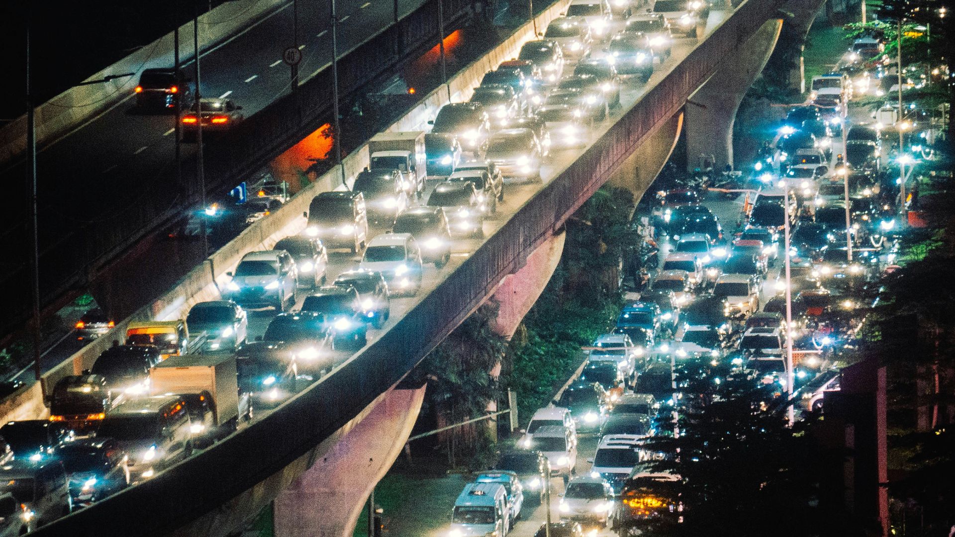 a long line of cars on a highway at night