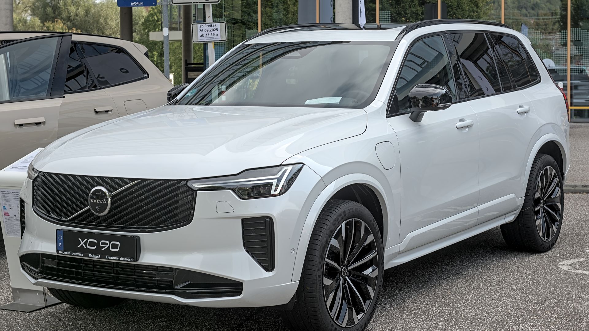 File:2025 Volvo XC90 II autoMOBIL Tübingen 2025 DSC 2767.jpg