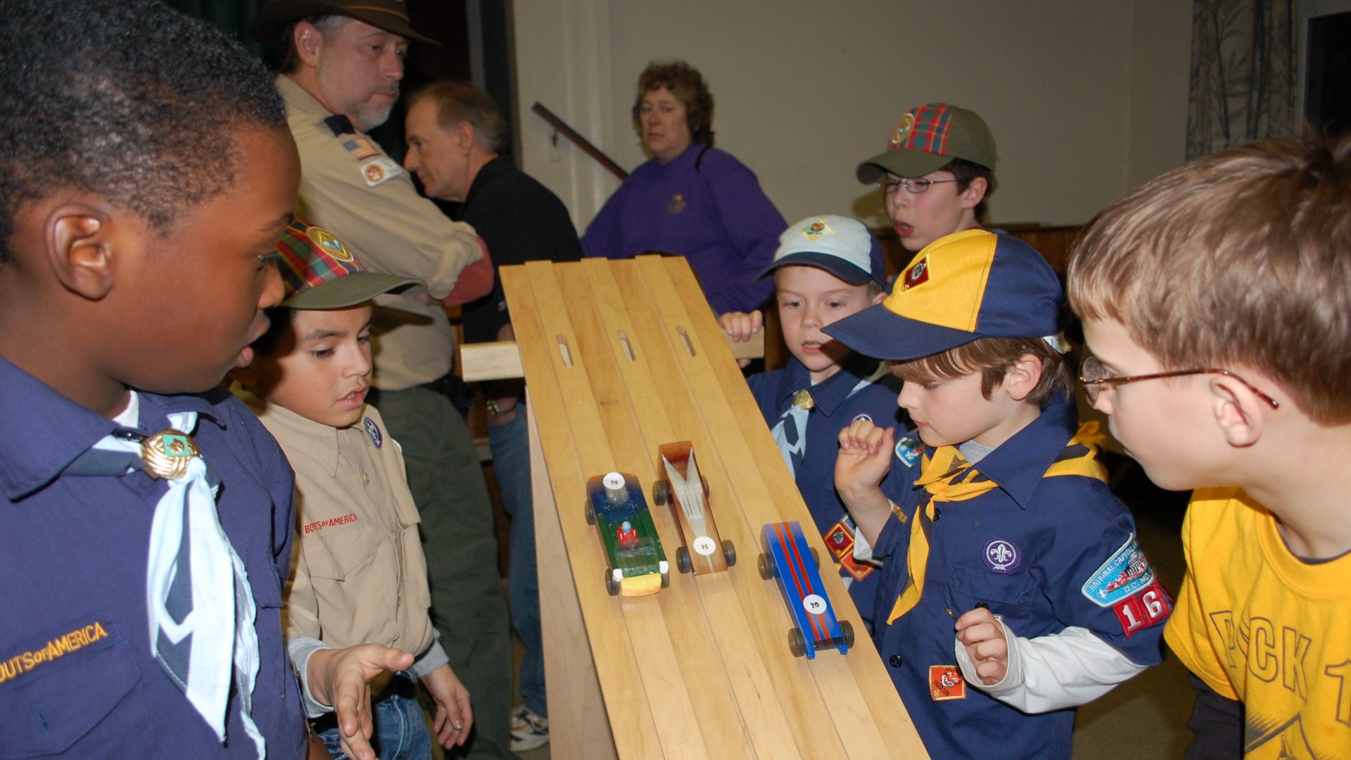 File:Cub Scout Pinewood Derby start.jpg