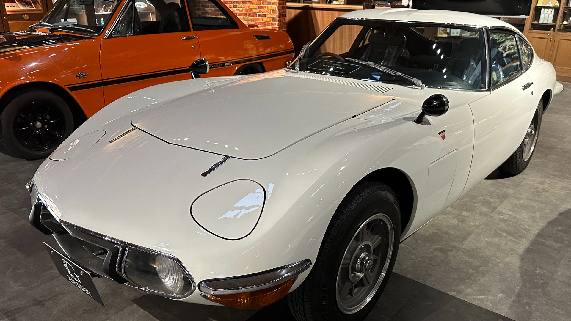 File:Toyota 2000GT mid-year 1967.jpg