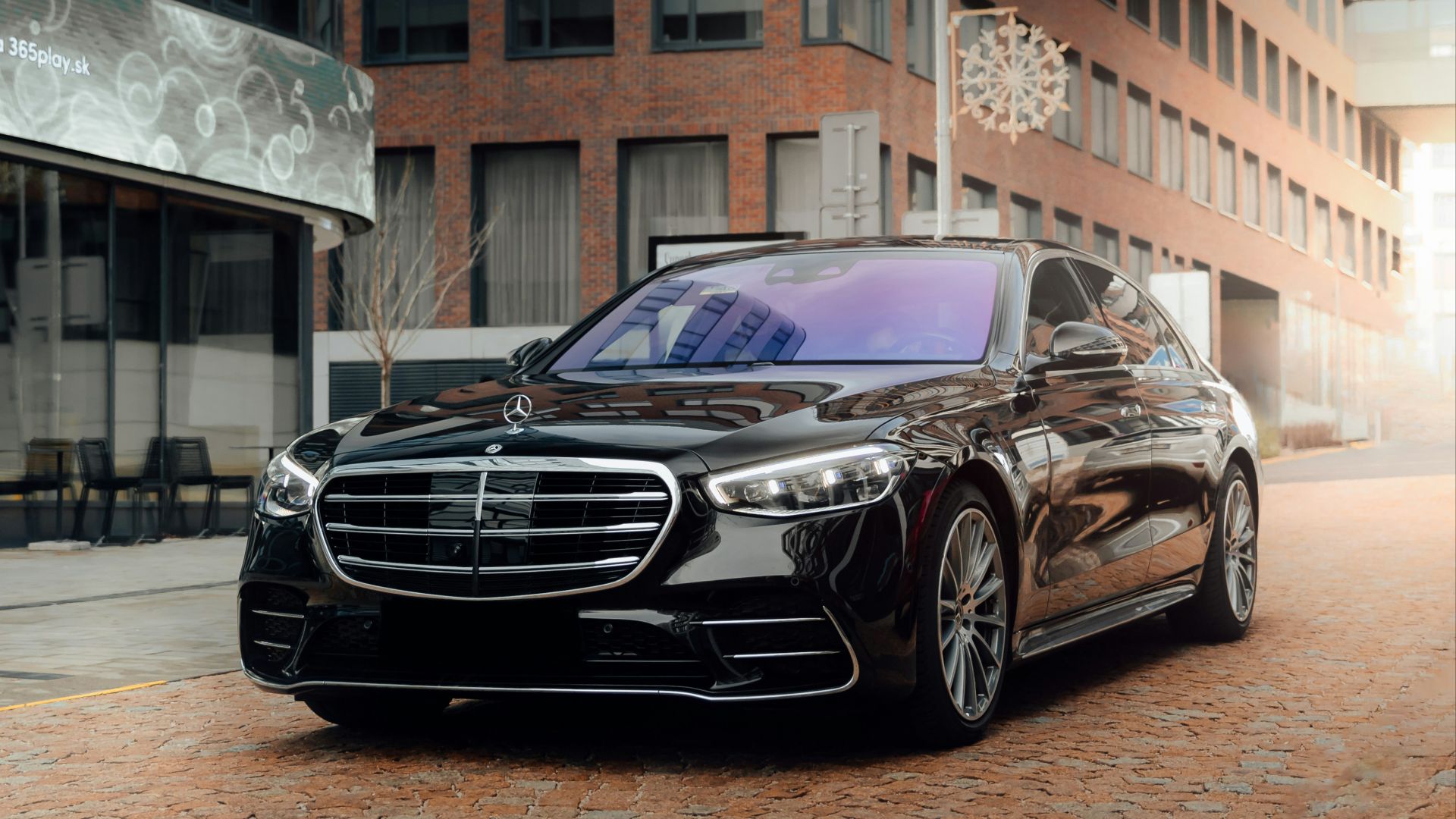 black bmw m 3 parked on street during daytime