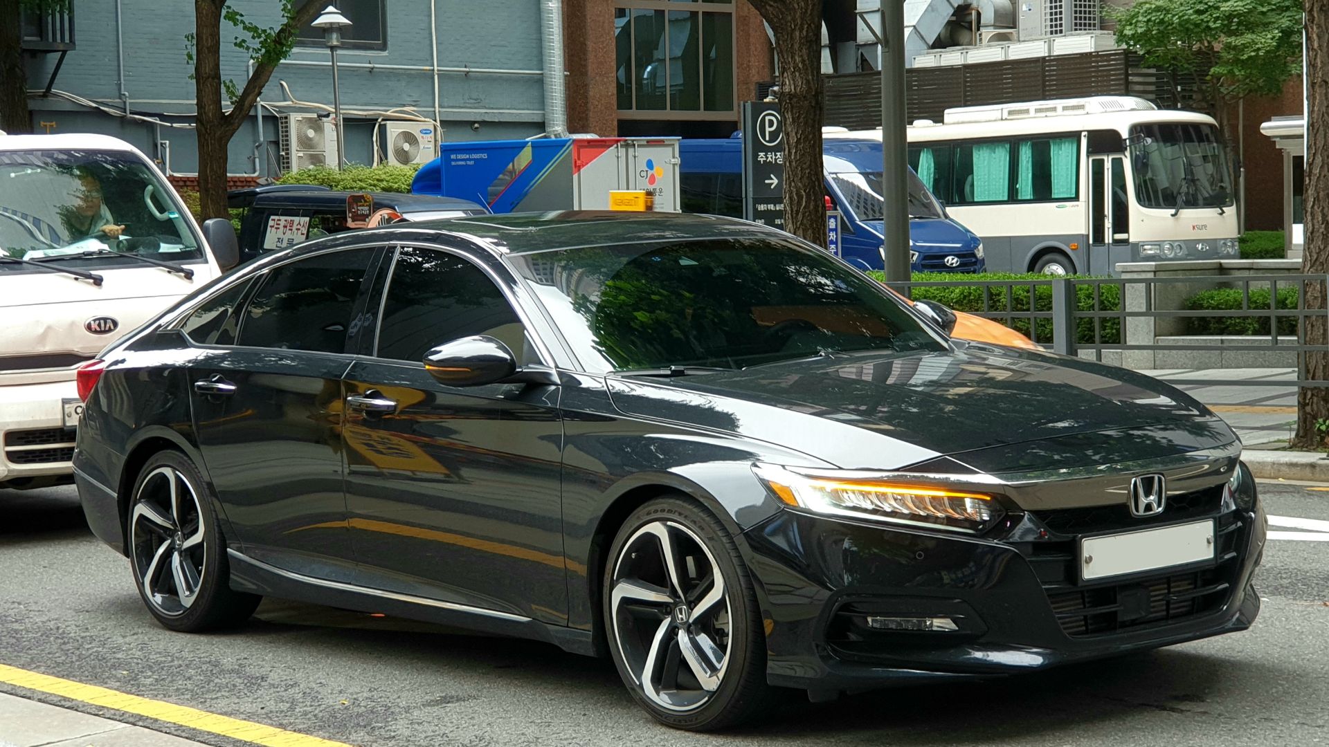 File:Honda Accord 2.0T Sport CV1 Crystal Black Metallic (1).jpg