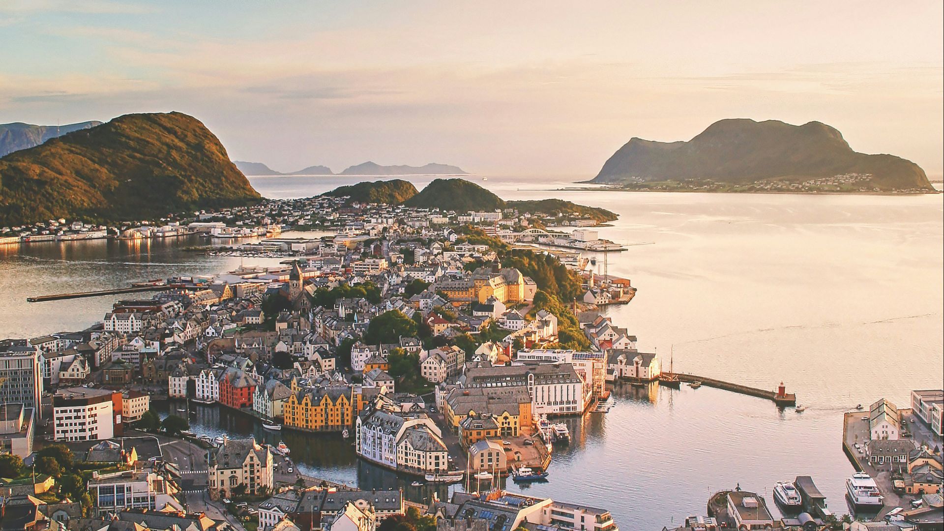 aerial photography of houses between body of water at daytime